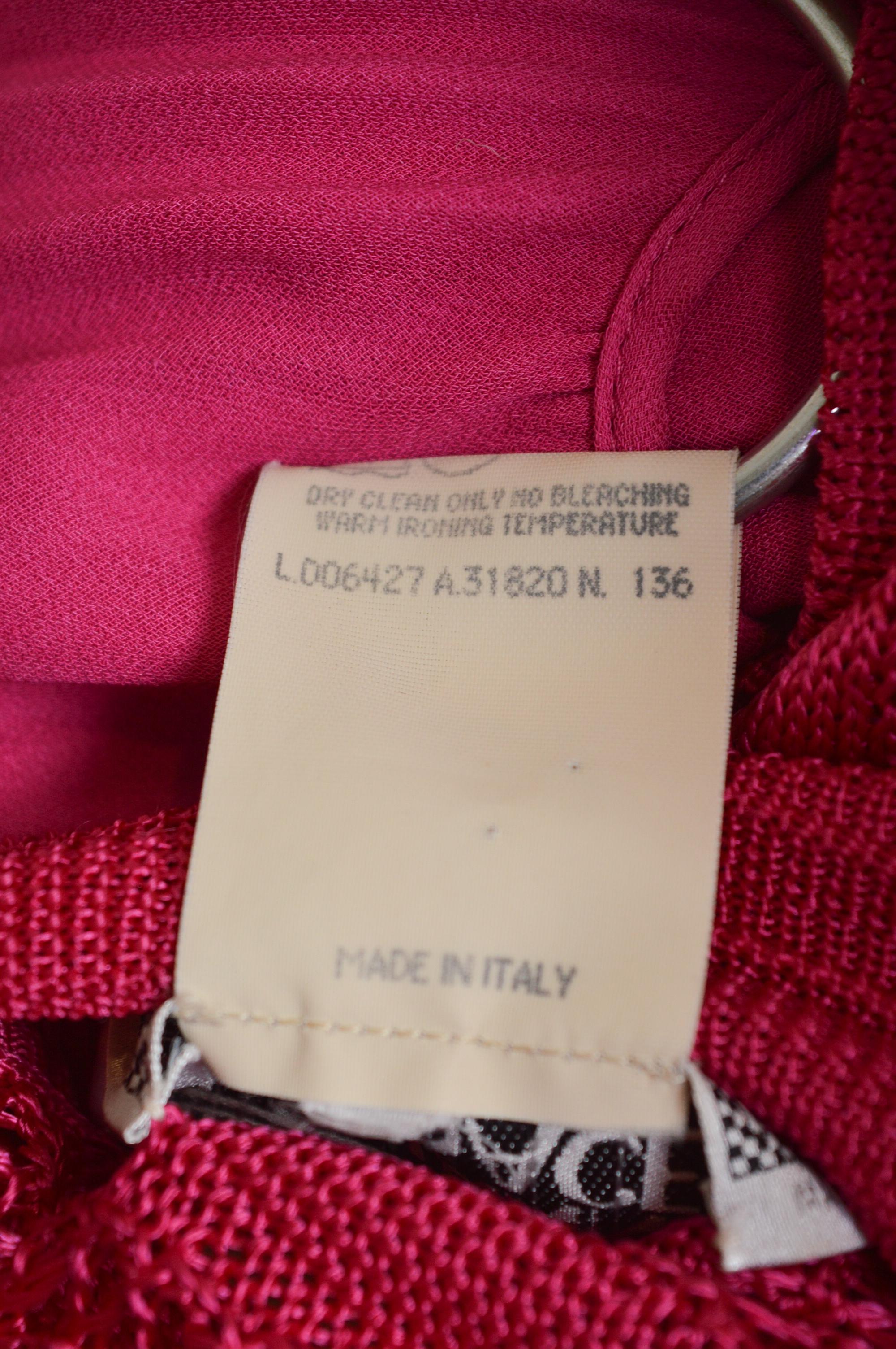 Gianni Versace Runway c.1993 Hot Pink Fuchsia Crochet Knit Cut out pleated Dress (abito a pieghe) in vendita 7