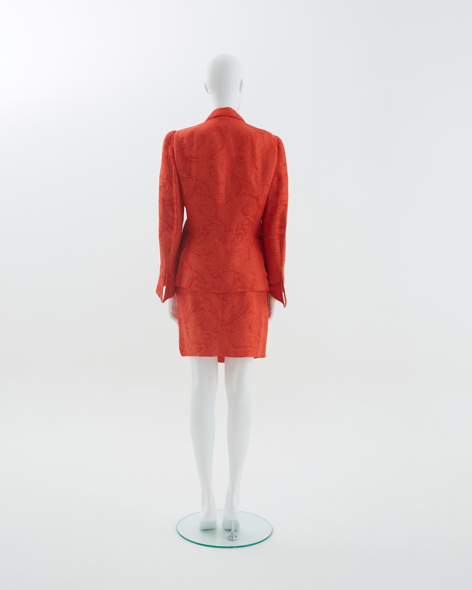 Gianni Versace - Ensemble blazer et jupe en soie orange à imprimé cachemire, printemps-été 1991 Bon état - En vente à Milano, IT