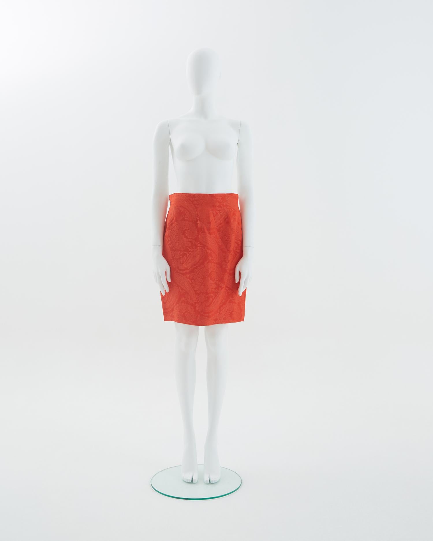 Gianni Versace - Ensemble blazer et jupe en soie orange à imprimé cachemire, printemps-été 1991 en vente 2