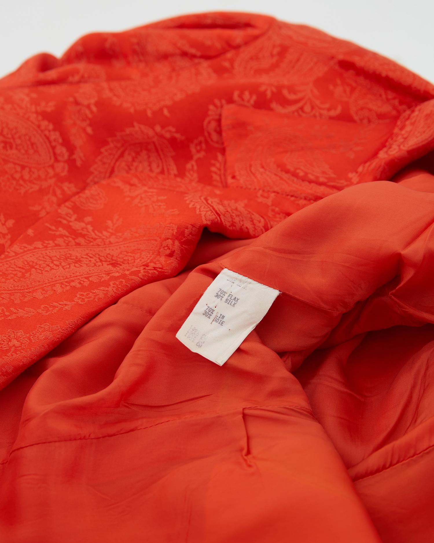 Gianni Versace - Ensemble blazer et jupe en soie orange à imprimé cachemire, printemps-été 1991 en vente 7