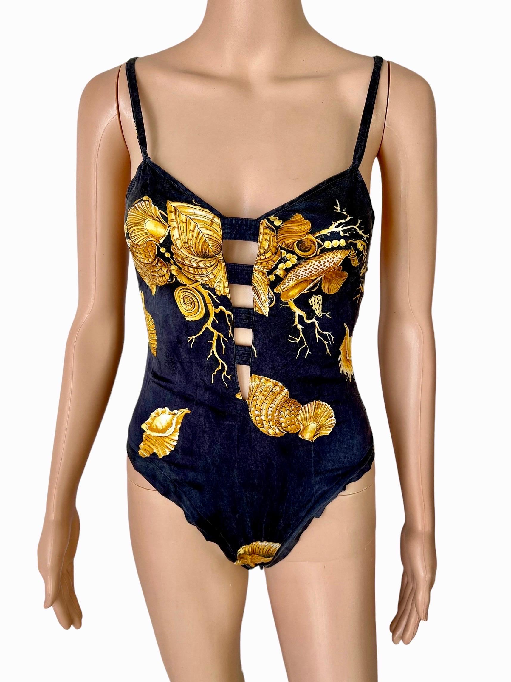 Gianni Versace Intimo S/S 1992 Vintage Plunging Baroque Print Sheer Lace Bodysuit Top IT 38

Condition: good vintage condition, some pulling not noticeable when worn. 