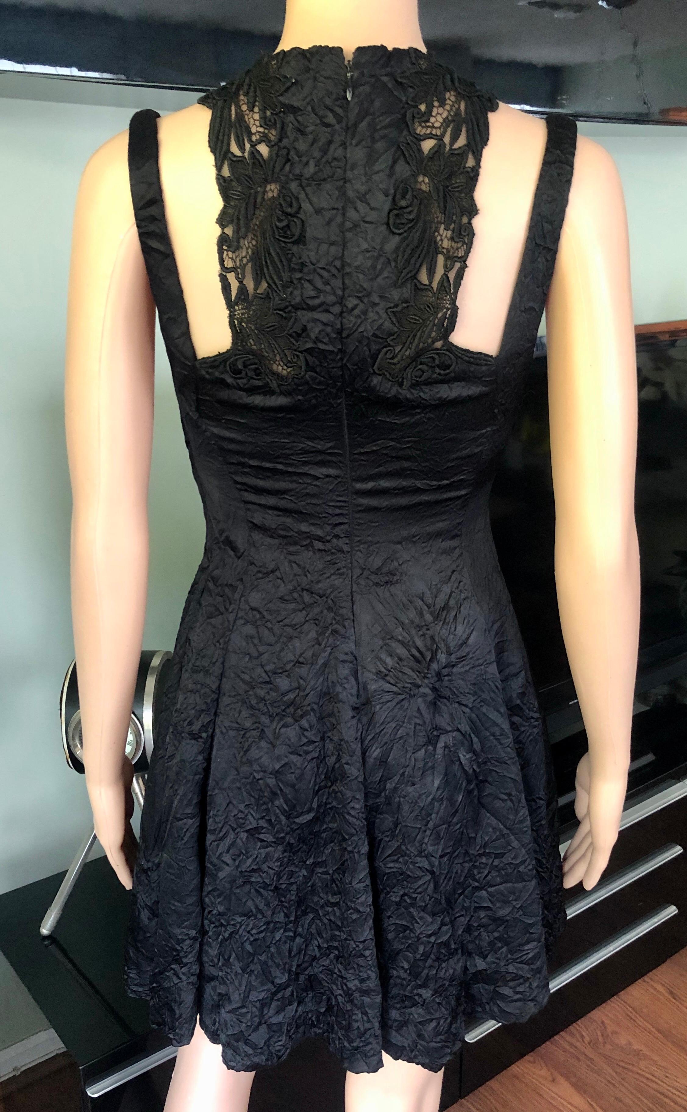 Gianni Versace S/S 1994 Runway Couture Vintage Crinkle Silk Lace Black Dress For Sale 1