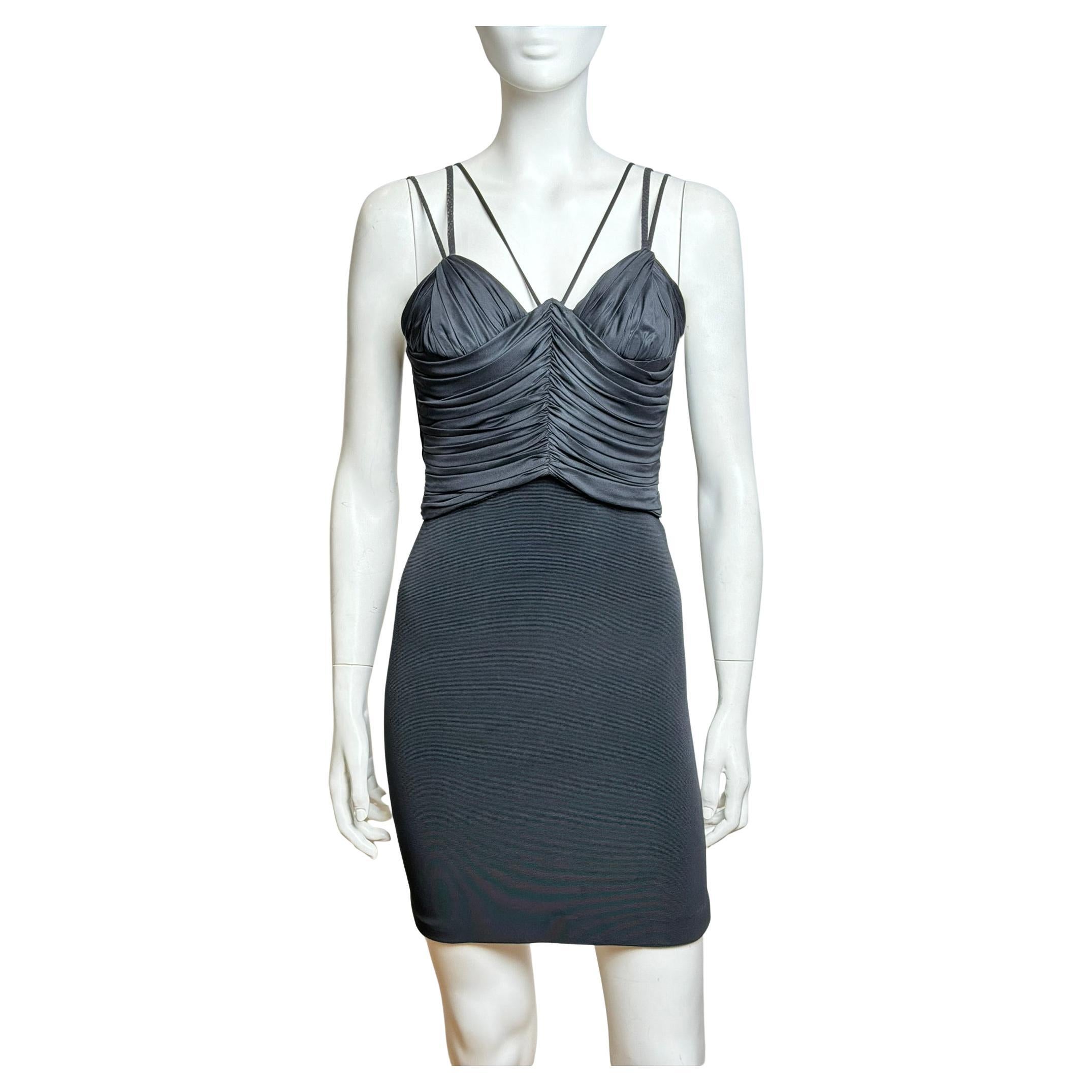 Gianni Versace S/S 1995 Iconique Bodyon noir froncé Mini robe à bretelles stretch