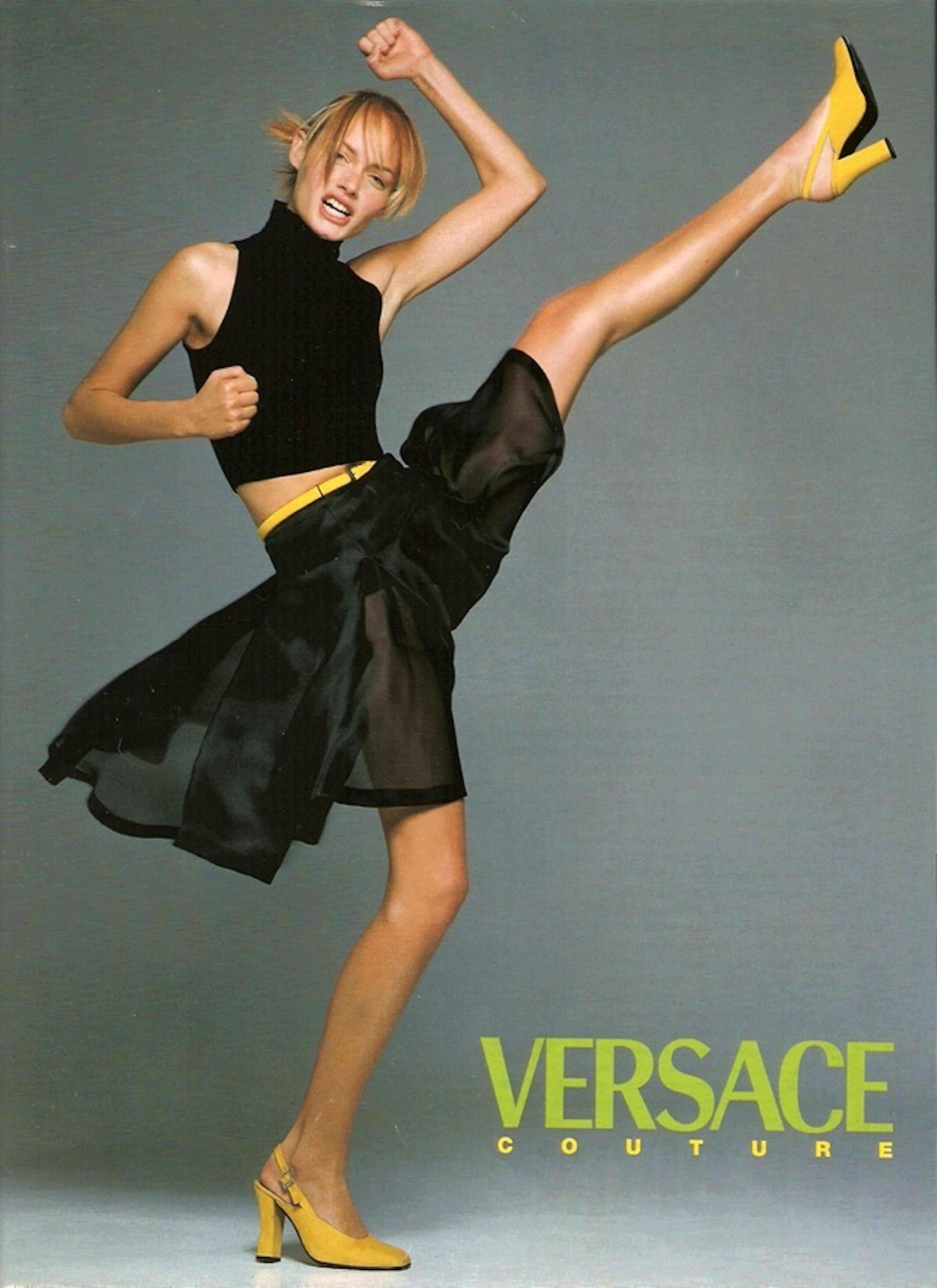 Noir Gianni Versace S/S 1996 - Escarpins noirs ornés de cristaux en vente