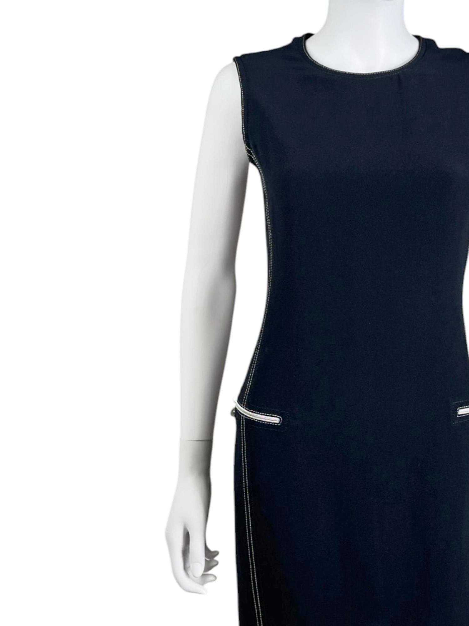 Gianni Versace S/S 1996 - Robe Medusa brodée en viscose noire zippée en vente 2