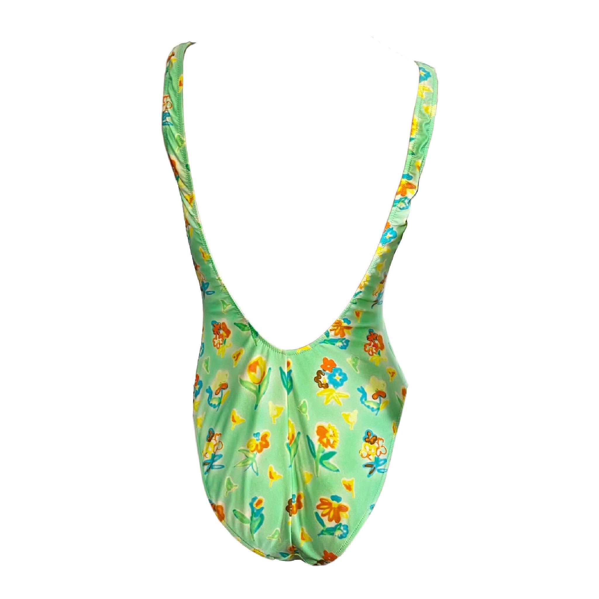 Gianni Versace low back one-piece swimsuit, green with neon graffiti floral pattern from m Spring/Summer 1996 (same print seen on Carolyn Murphy, Look 78).

Size label 44

Bust: 40 cm / 15.7 inch
Total length (starting from strap): 66cm / 25.9