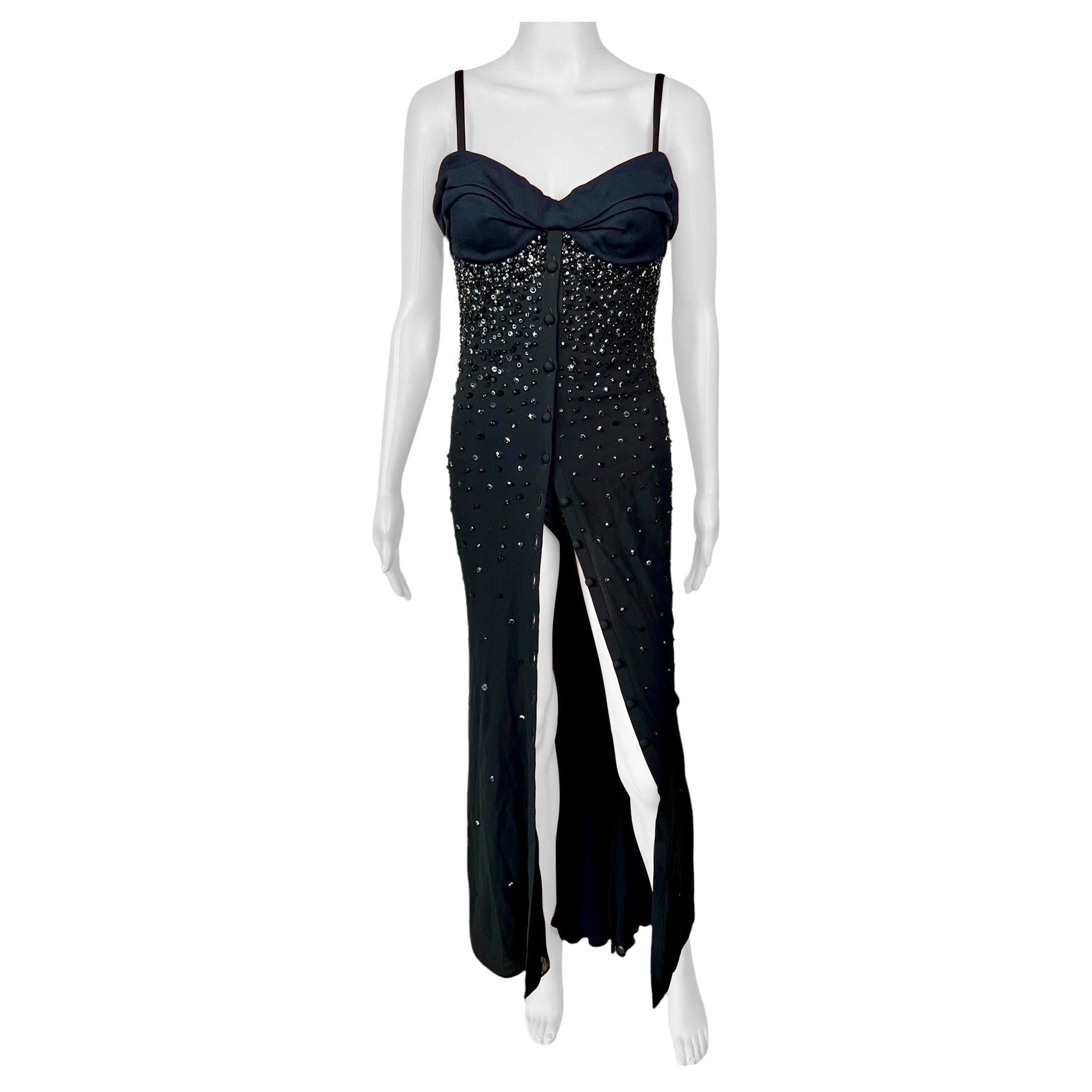 Gianni Versace, sfilata P/E 1996, abito da sera nero con bustier abbellito