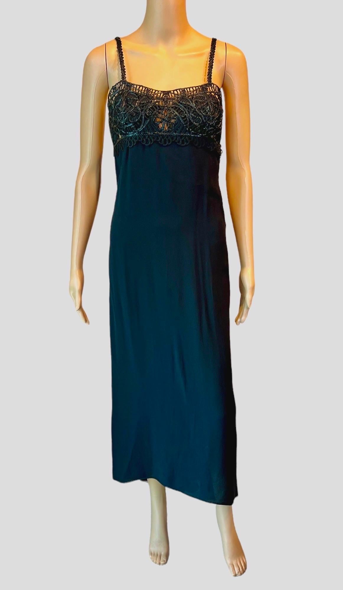 Gianni Versace S/S 1997 Laufsteg besticktes schwarzes Abendkleid aus Spitze im Angebot 1