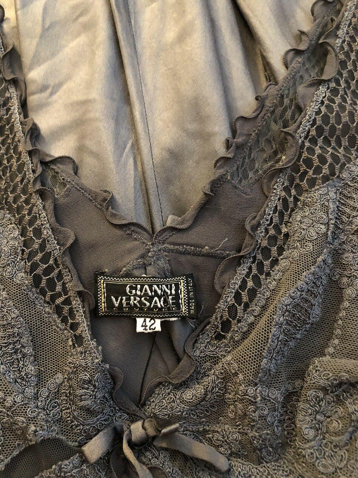 GIANNI VERSACE S/S 1997 Runway - Robe vintage brodée de dentelle et de satin  en vente 2