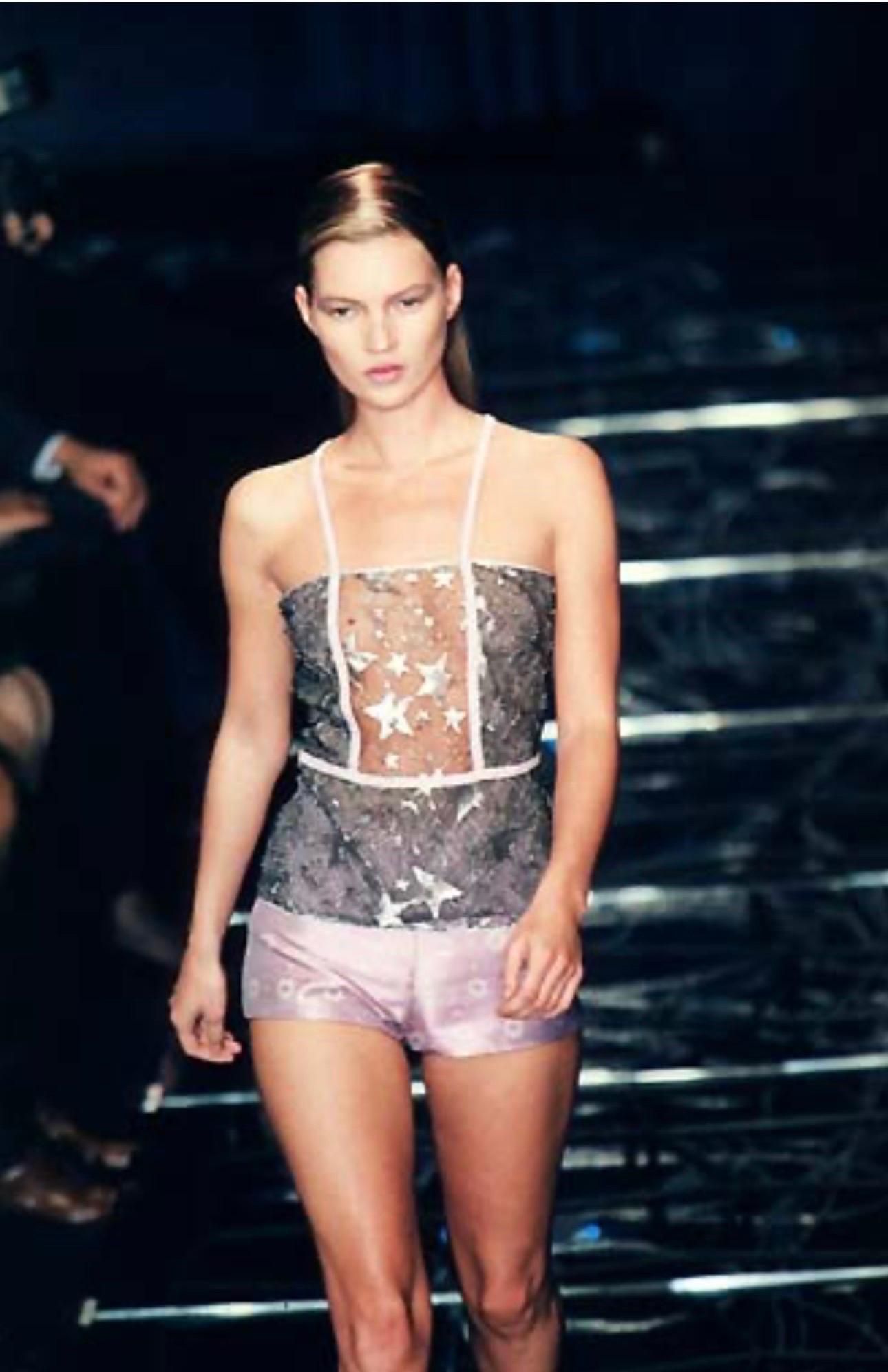 Gianni Versace F/S 1998 Laufsteg Transparentes Spitzen-Stern-Wickeloberteil  im Angebot 9