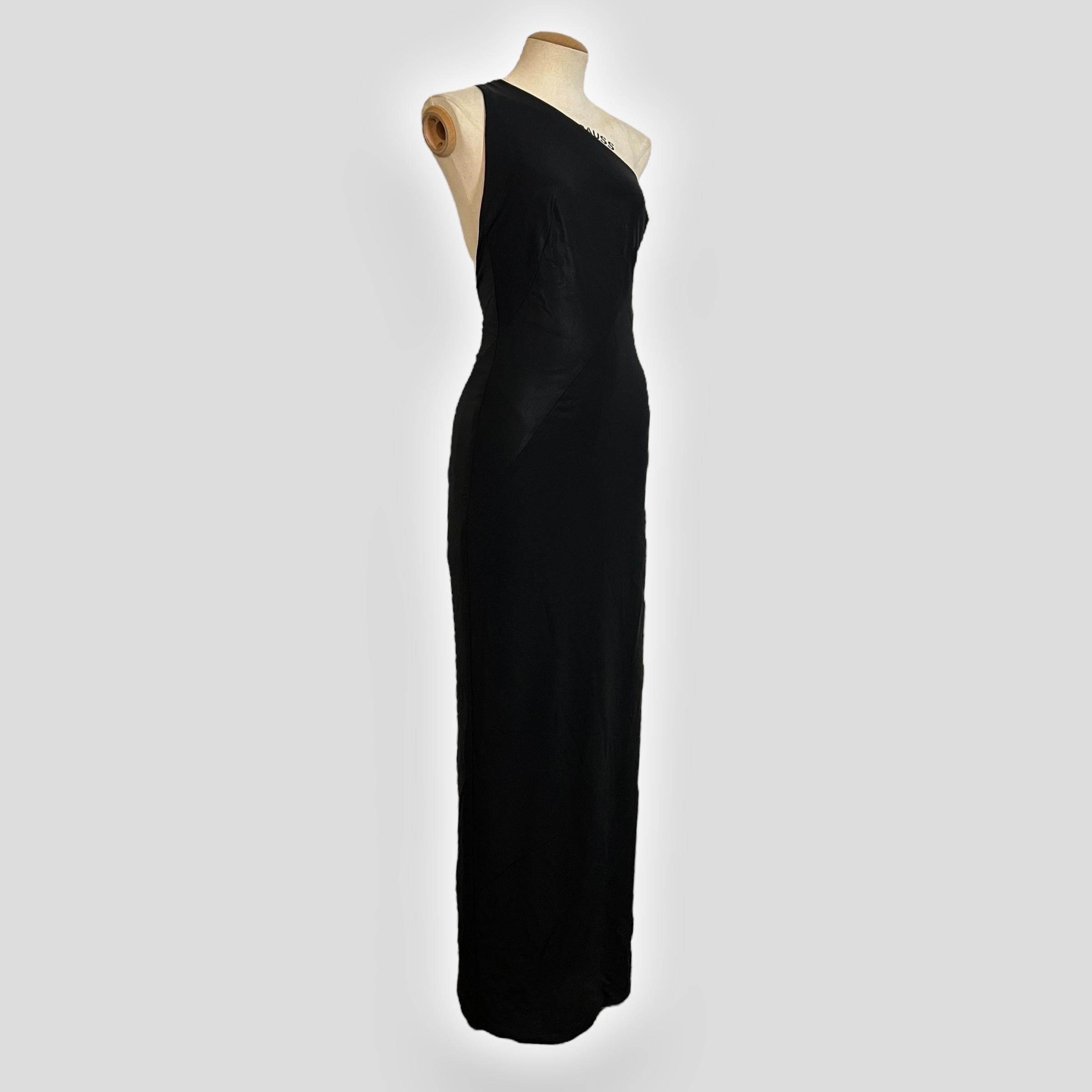 
Piece Description: Presenting an iconic black and electric pink Gianni Versace Couture gown from the Spring/Summer 1998 collection, designed by Donatella Versace following her brother Gianni's untimely passing. This stunning gown features a single