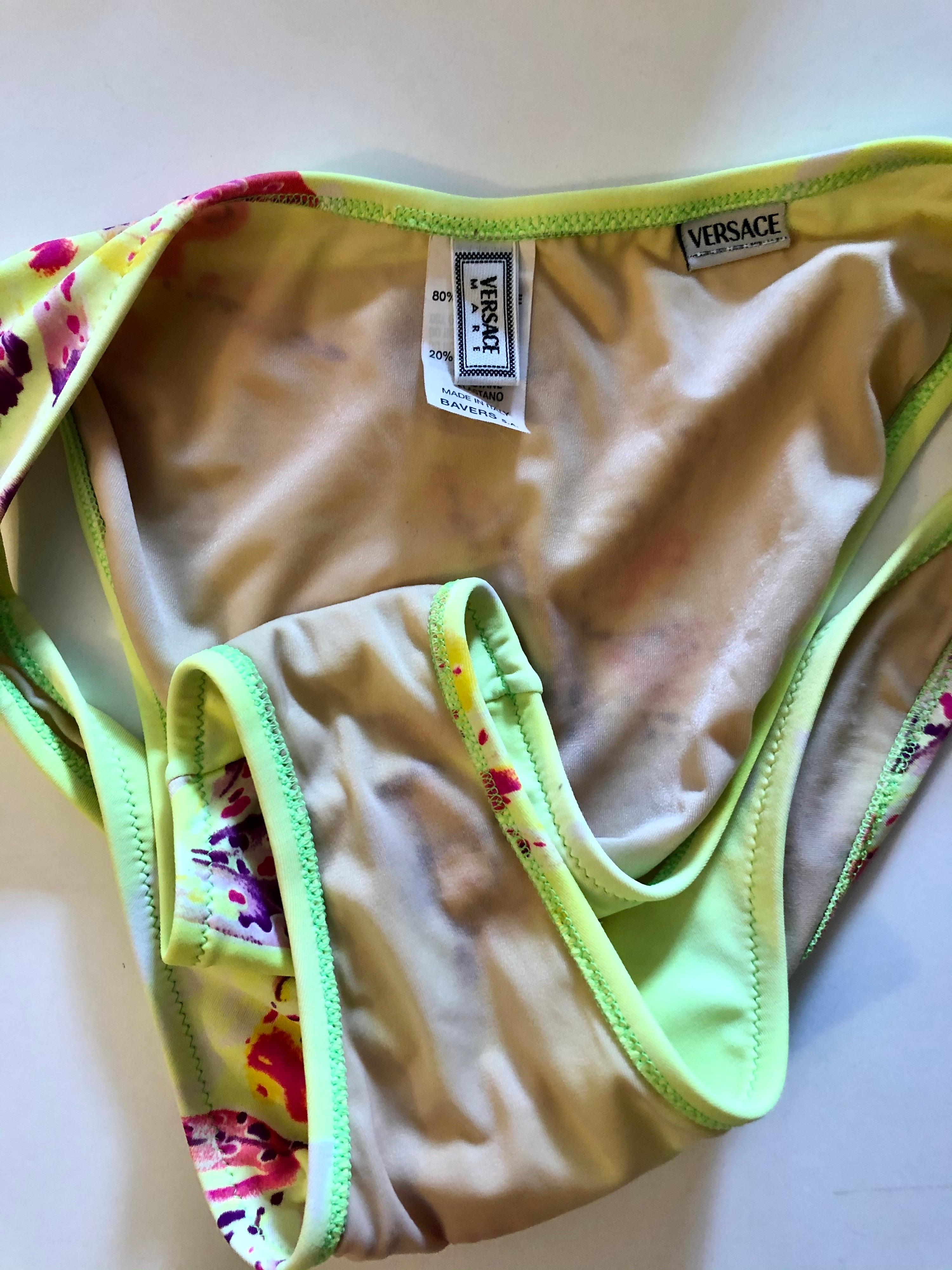 Gianni Versace S/S 2000 Orchid Neon Two-Piece Bikini Set Swimsuit Swimwear  In Good Condition For Sale In Naples, FL