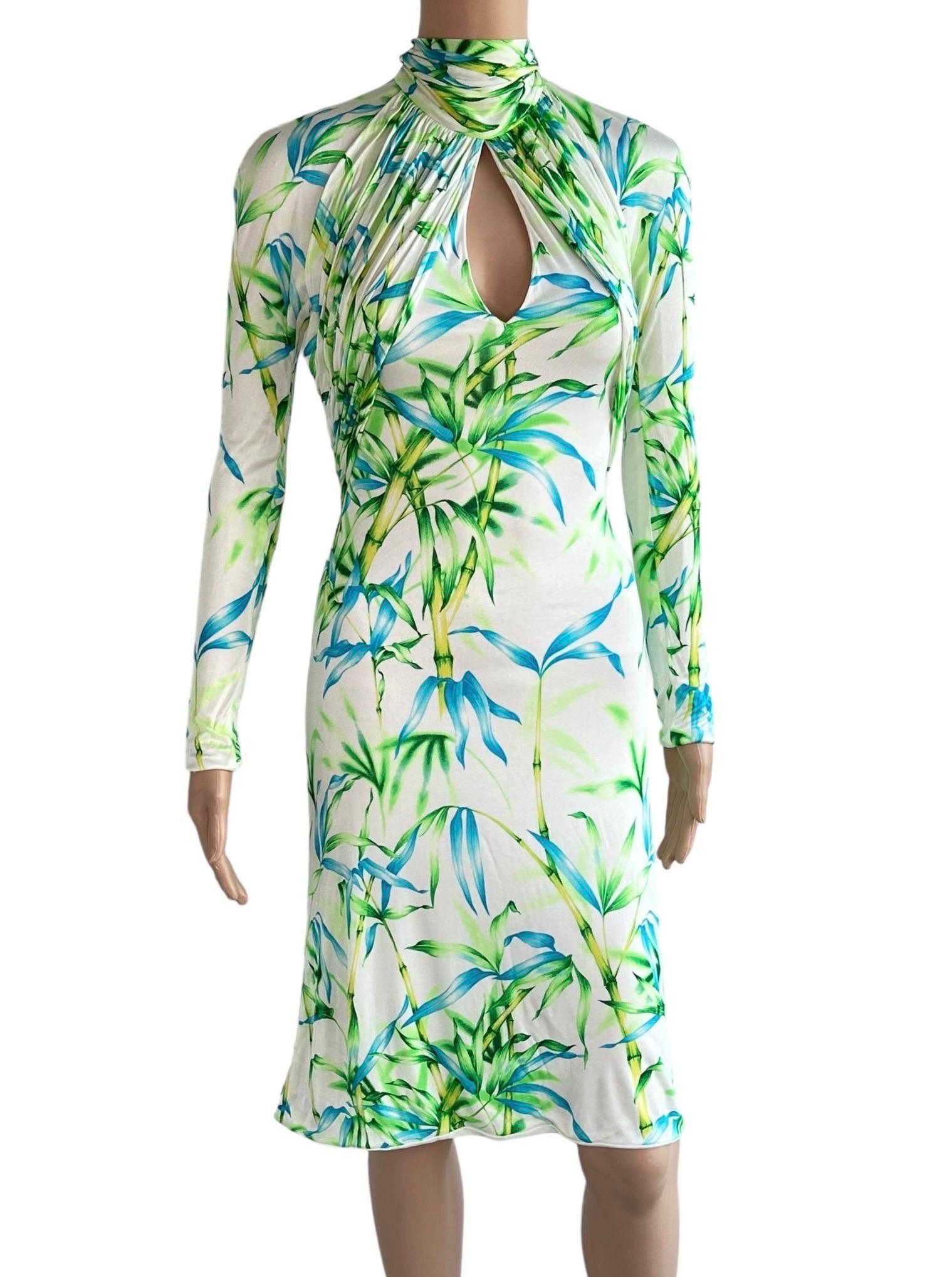 Gianni Versace F/S 2000 Laufsteg Bambus Dschungel Druck Schlüsselloch Ausschnitt hinten Kleid mit Ausschnitt im Angebot 8