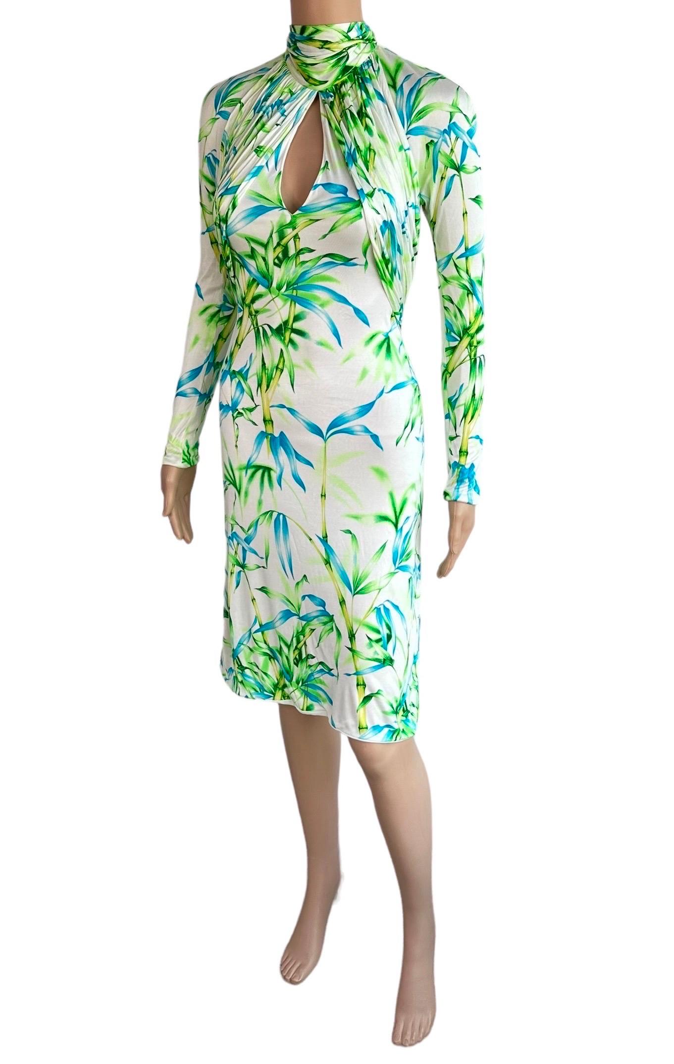 Gianni Versace F/S 2000 Laufsteg Bambus Dschungel Druck Schlüsselloch Ausschnitt hinten Kleid mit Ausschnitt im Angebot 10