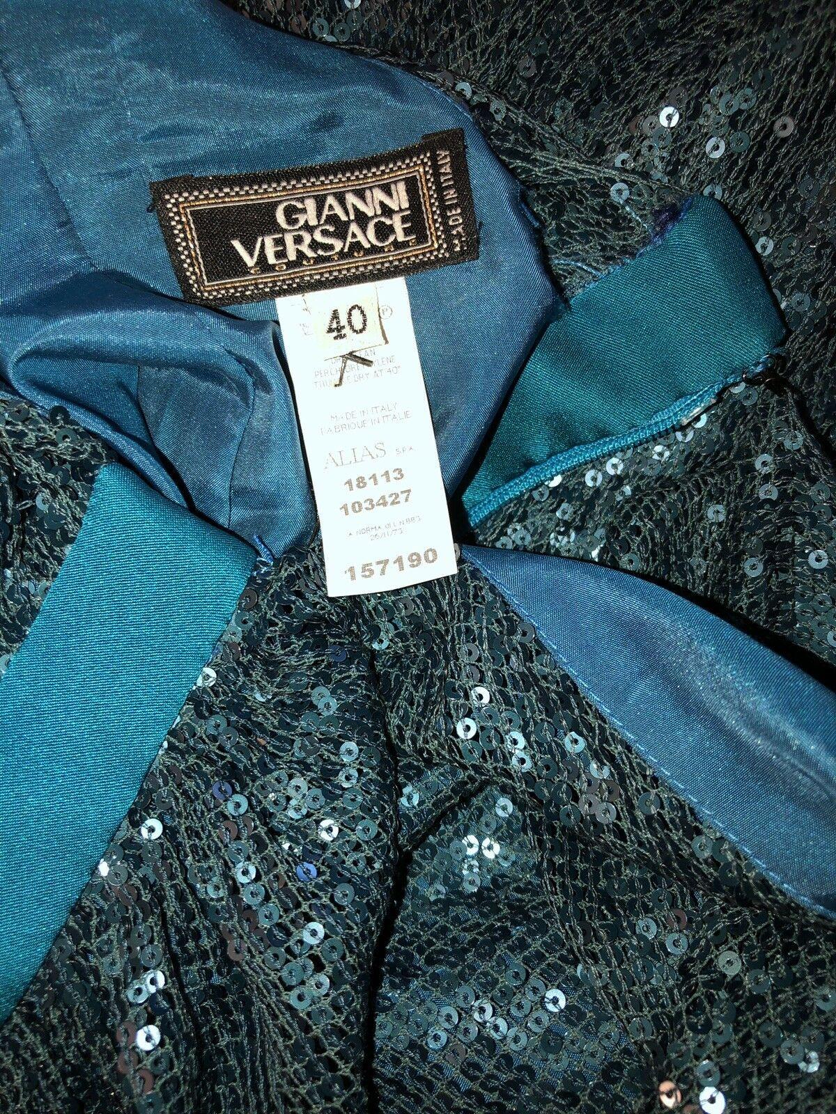 Gianni Versace - Robe de défilé bleue à découpes et ornée de sequins, dos nu, printemps-été 2001 Pour femmes en vente