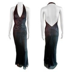 Gianni Versace S/S 2002 Robe noire plongeante dos nu en dentelle semi-transparente