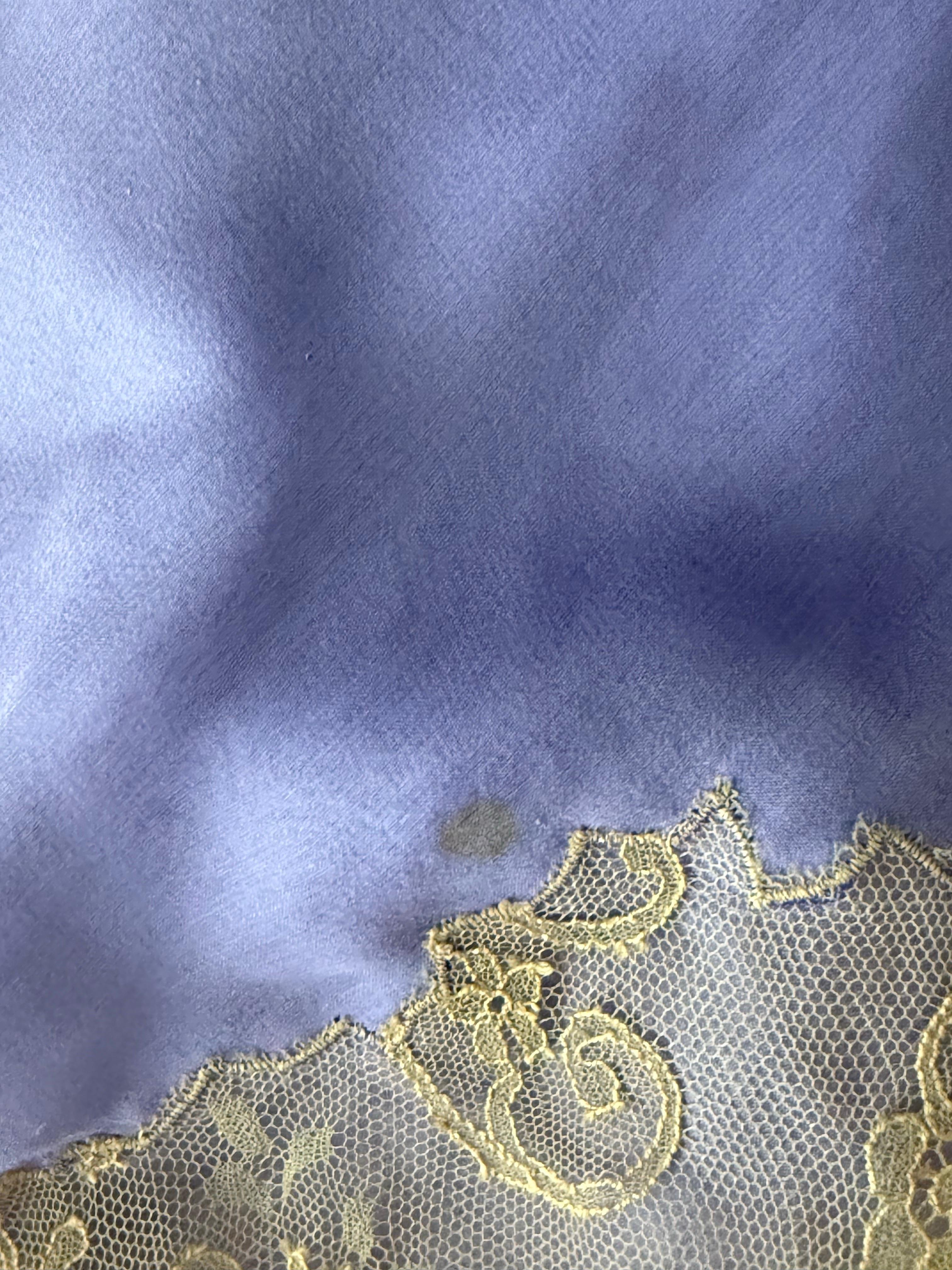 Gianni Versace, abito in pizzo trasparente e rete metallica, impreziosito dalla passerella P/E 2003 in vendita 15