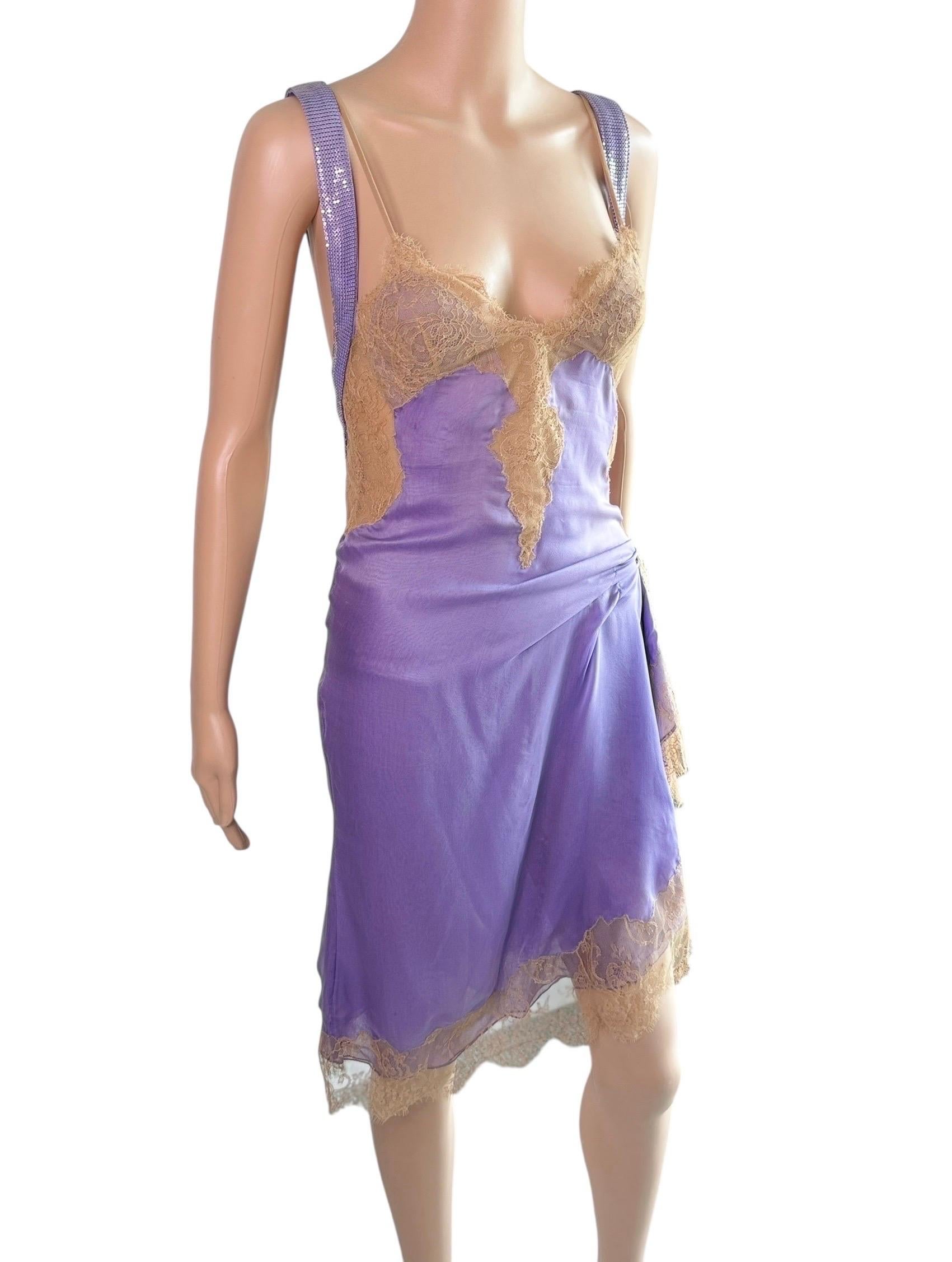 Gianni Versace, abito in pizzo trasparente e rete metallica, impreziosito dalla passerella P/E 2003 in vendita 1