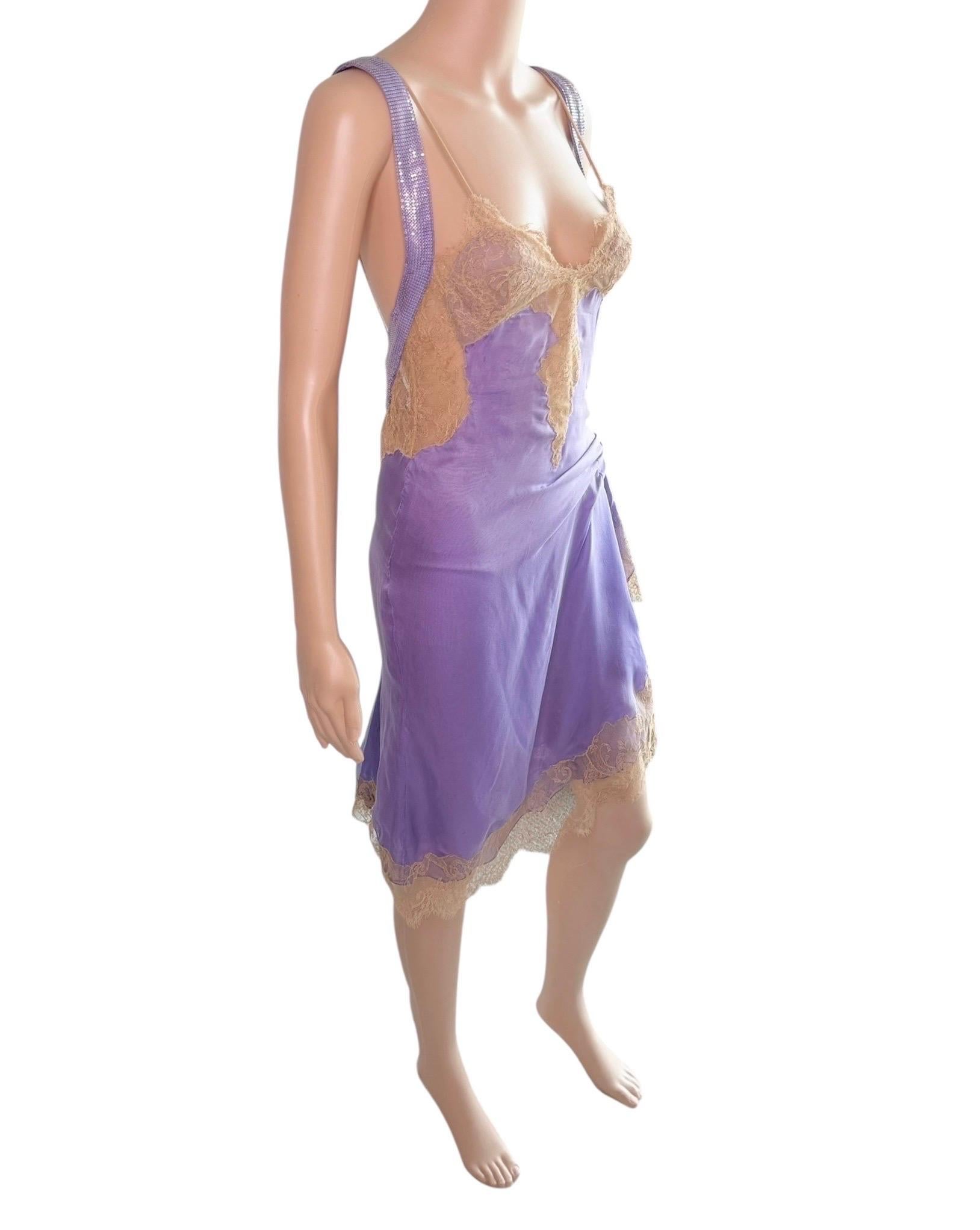 Gianni Versace, abito in pizzo trasparente e rete metallica, impreziosito dalla passerella P/E 2003 in vendita 4