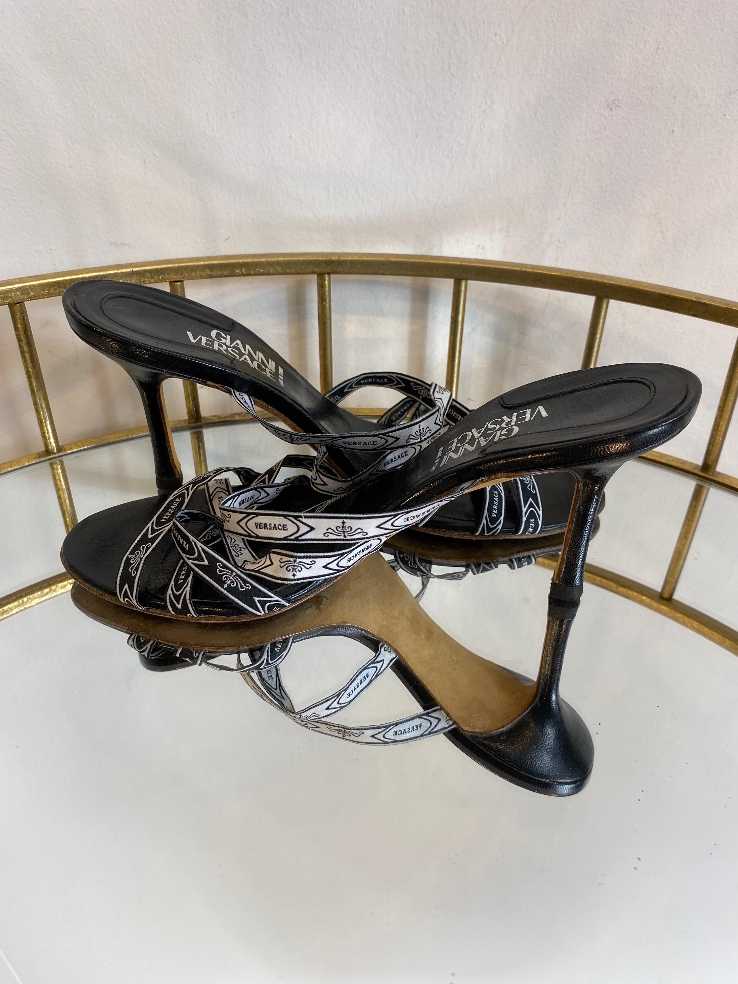 Gianni Versace sandals In Good Condition For Sale In Carnate, IT