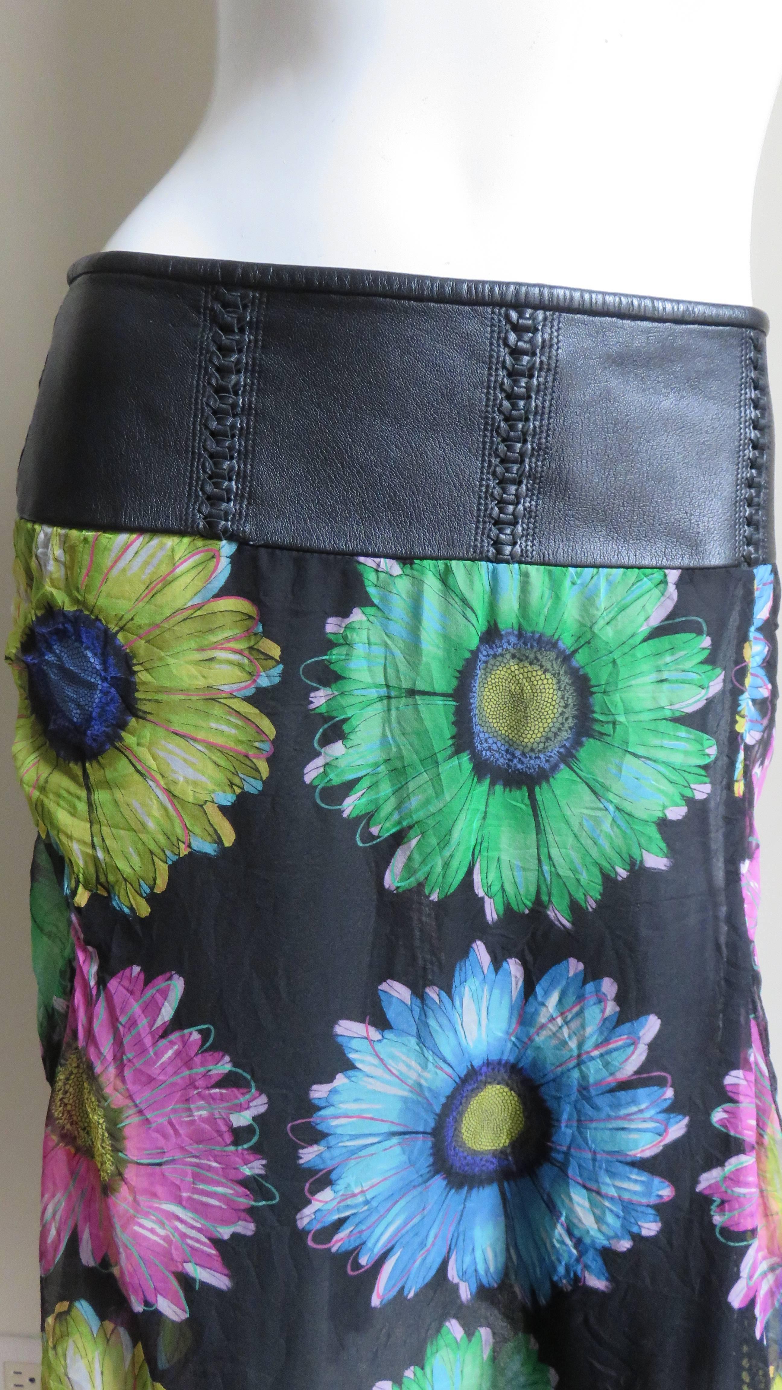 Gianni Versace Silk Skirt with Leather Band 1990s In Excellent Condition For Sale In Water Mill, NY
