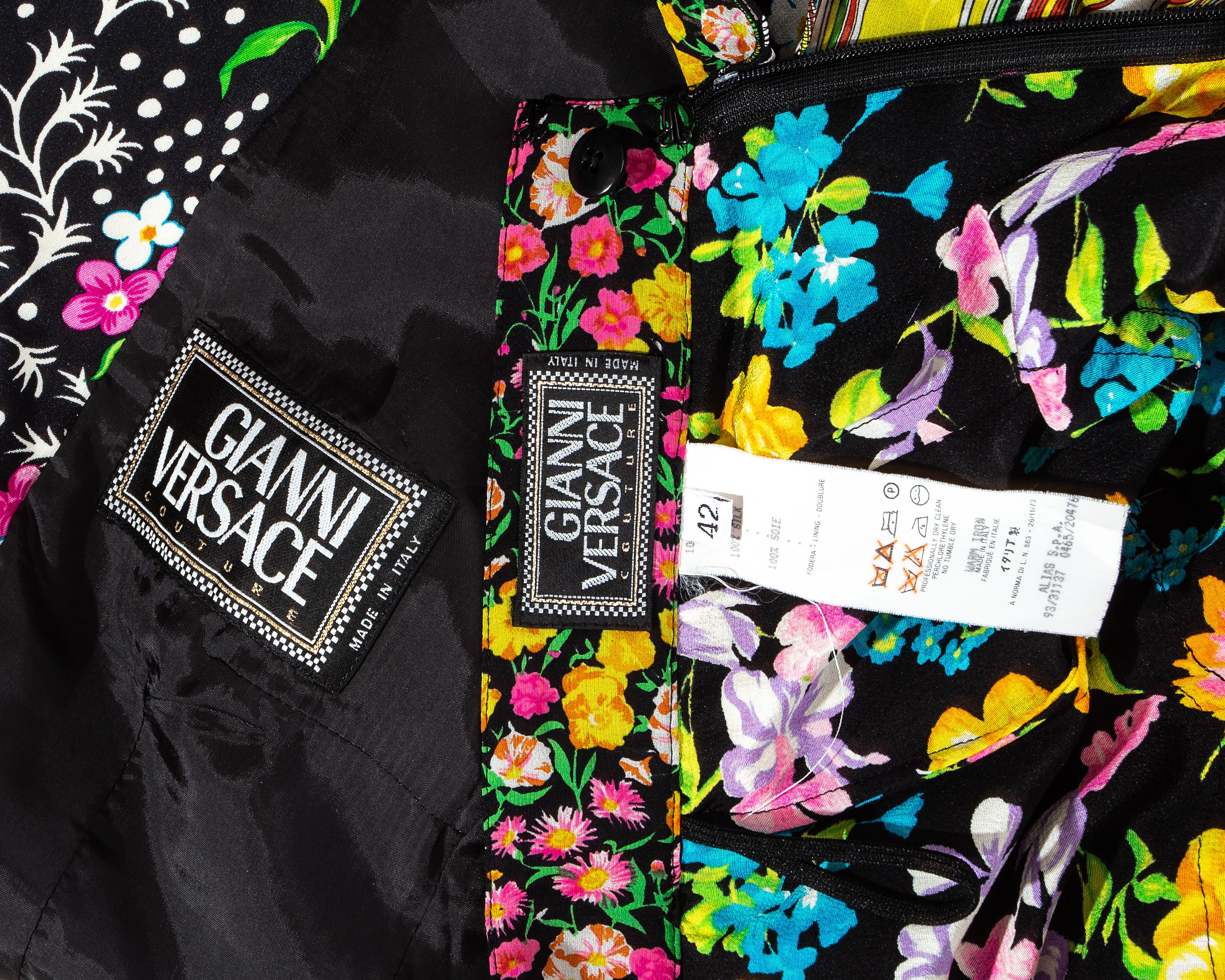 Gianni Versace silk floral printed blazer and shorts ensemble, ss 1993 In Excellent Condition In London, GB
