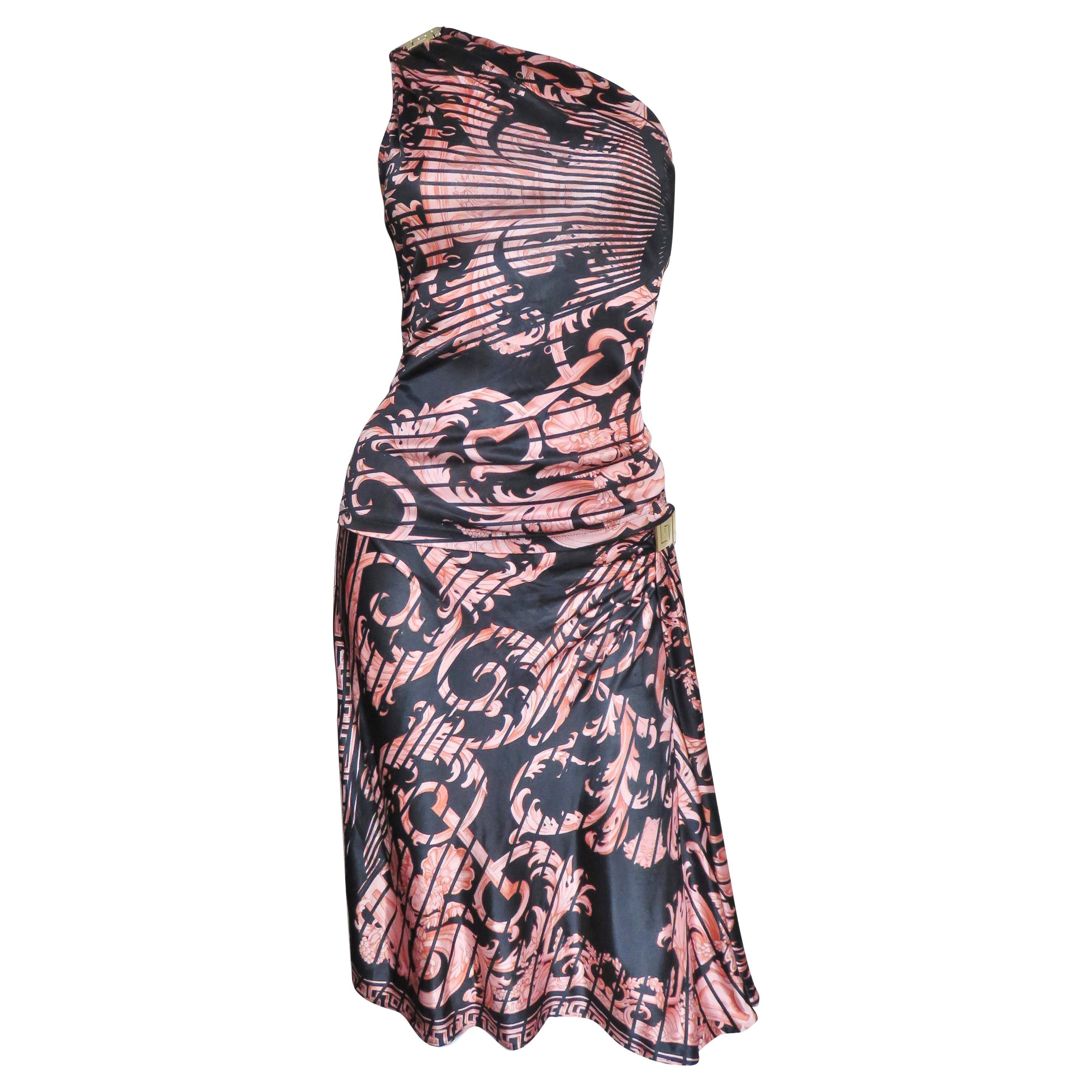 Set aus Rock und Oberteil aus Seide von Gianni Versace mit einer Schulter im Angebot