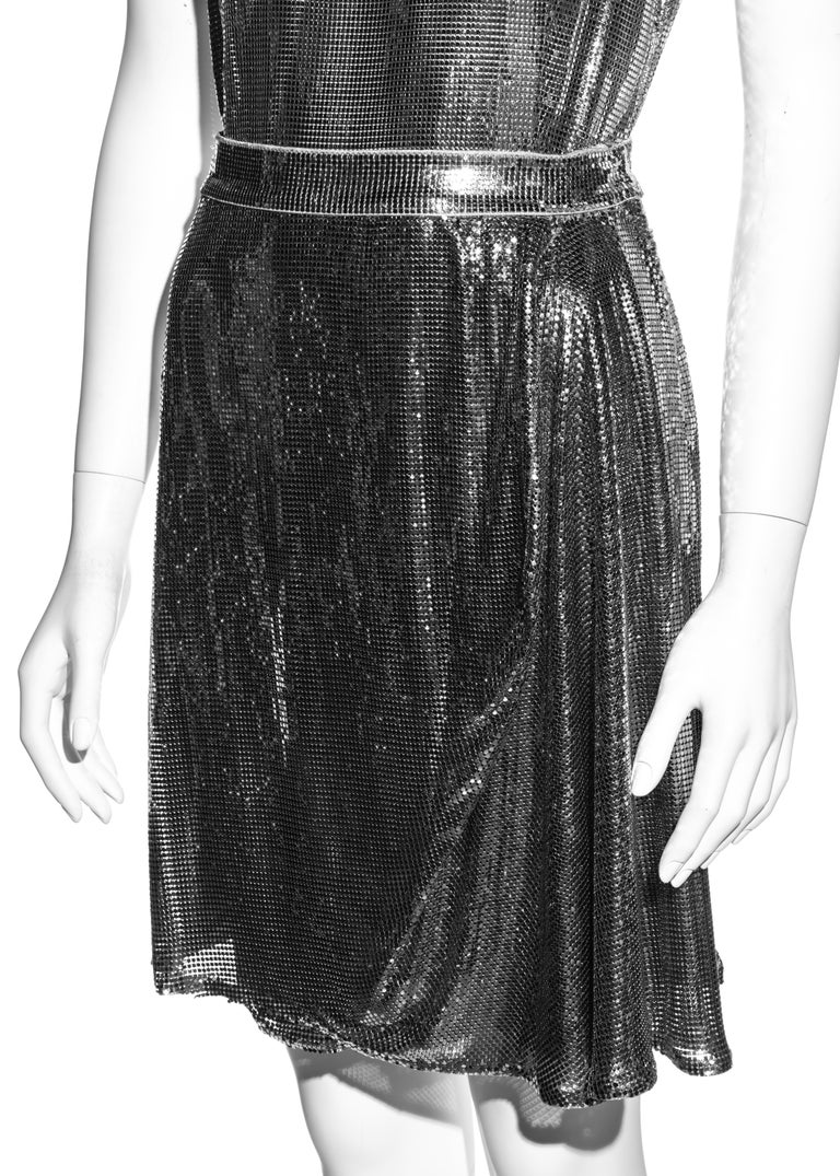 Gianni Versace silver Oroton metal chainmail bodysuit and skirt, fw 1994 In Excellent Condition For Sale In London, GB