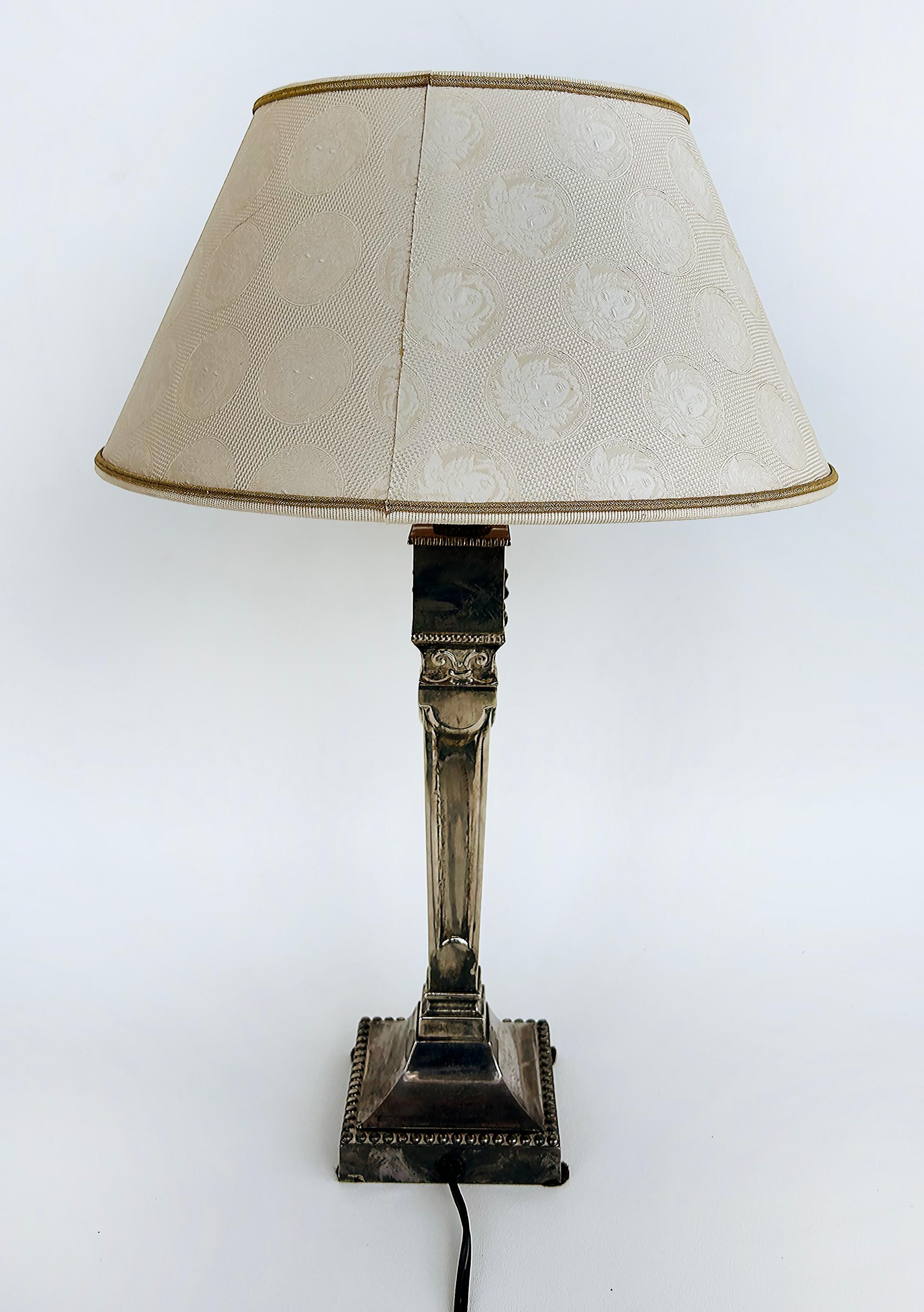 Neoclassico Lampada da tavolo Medusa di Gianni Versace, Laudarte Srl Italia in vendita