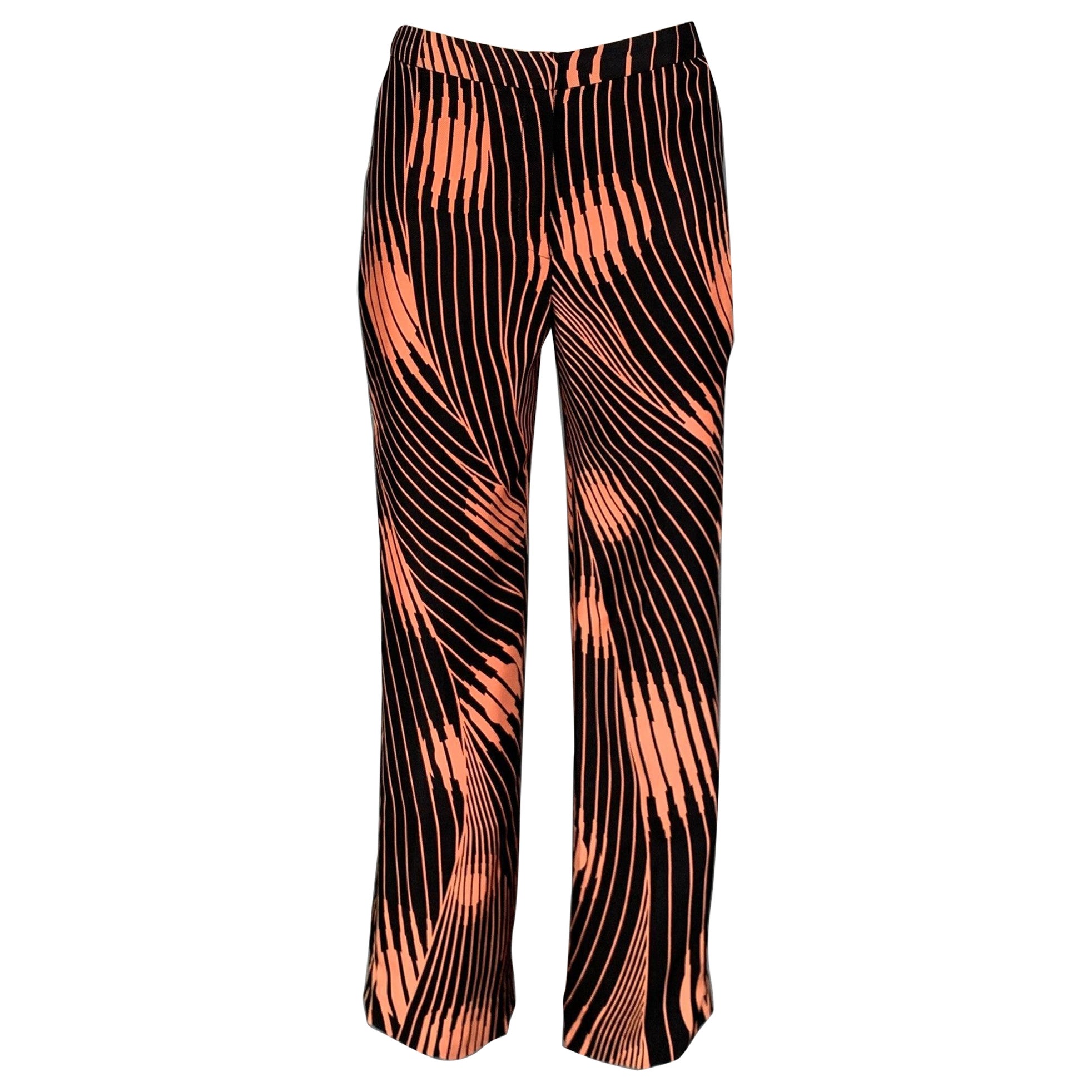 Gianni Versace - Pantalon décontracté noir et corail avec plateau à l'avant, taille 4 en vente