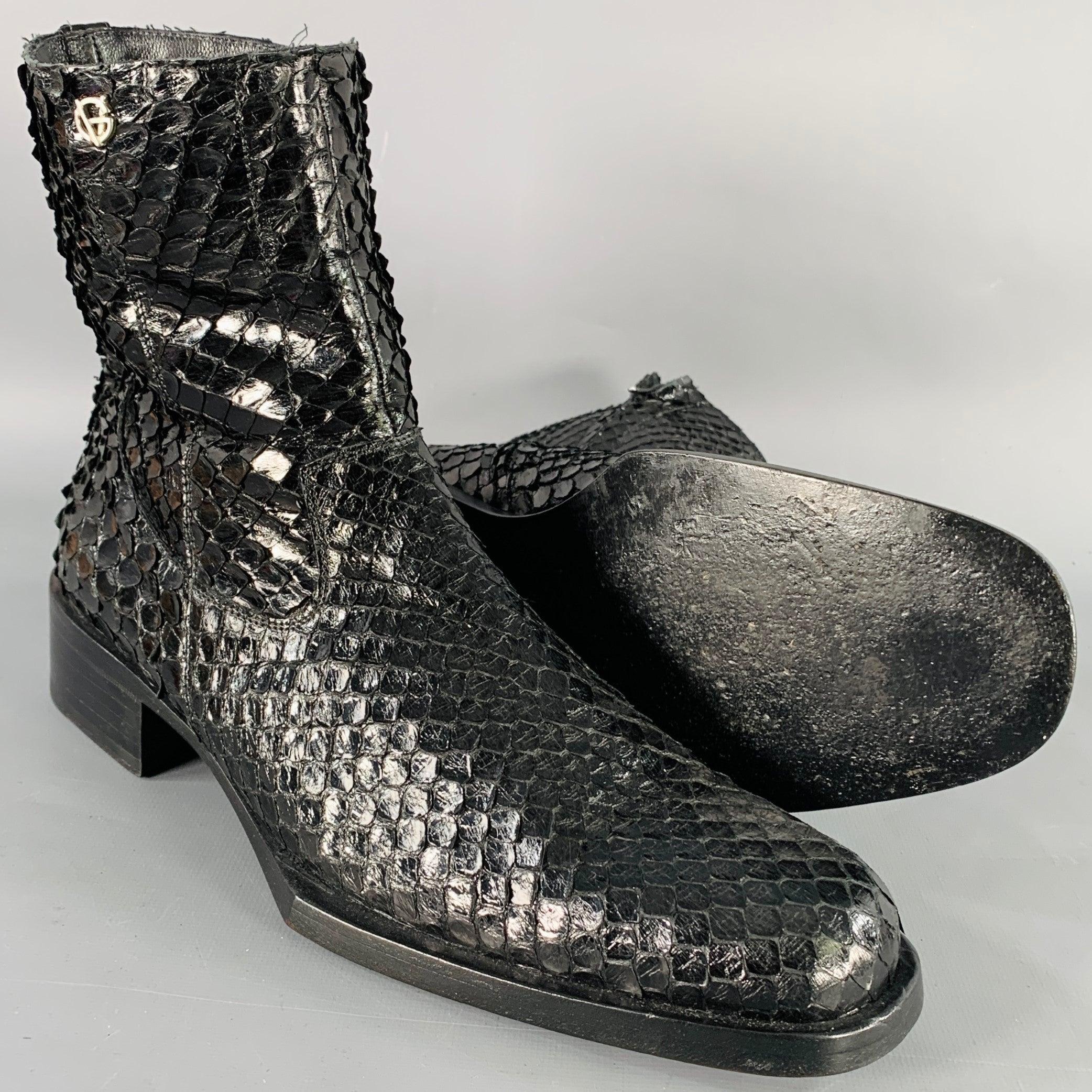 Gianni Versace Taille 8 Bottes à fermeture éclair latérale en cuir python noir Pour hommes en vente
