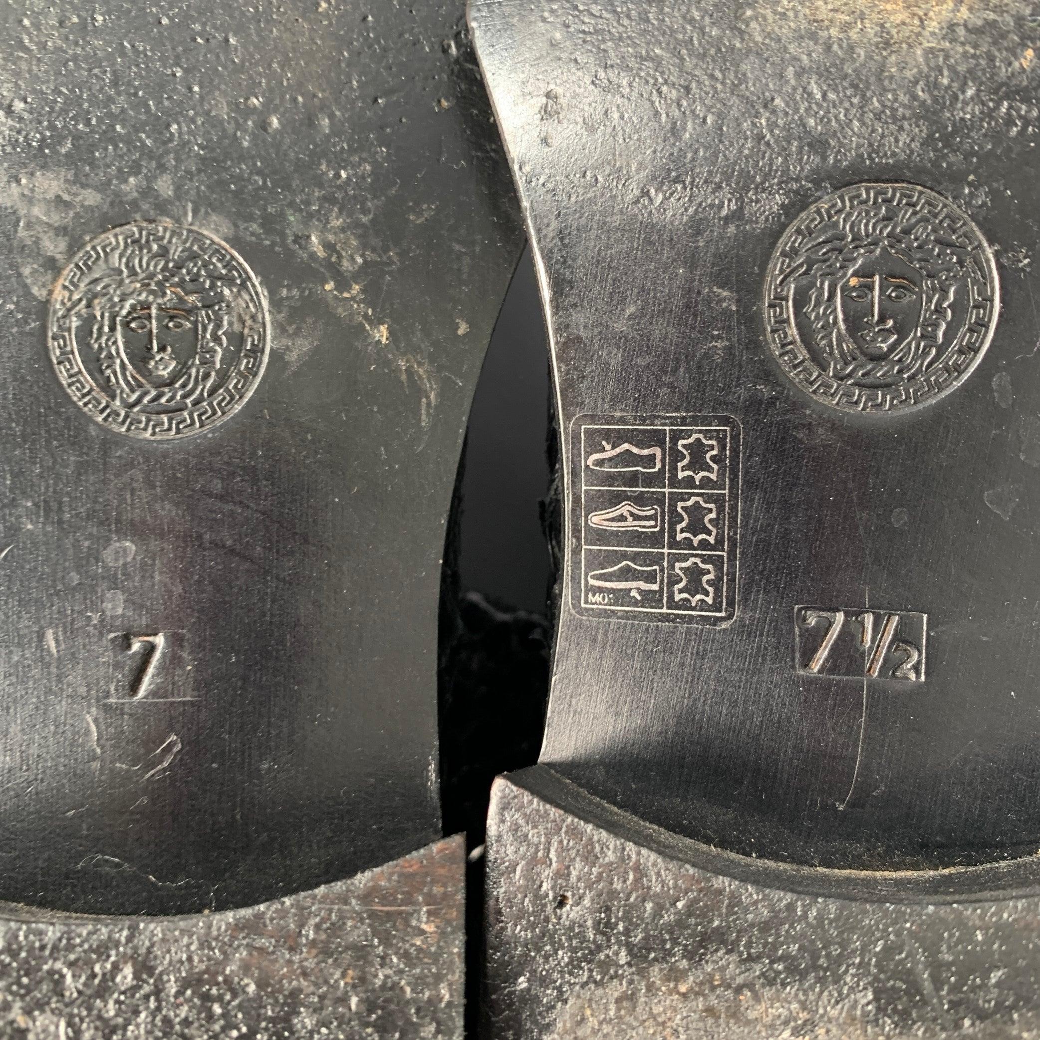 Gianni Versace Taille 8 Bottes à fermeture éclair latérale en cuir python noir en vente 4