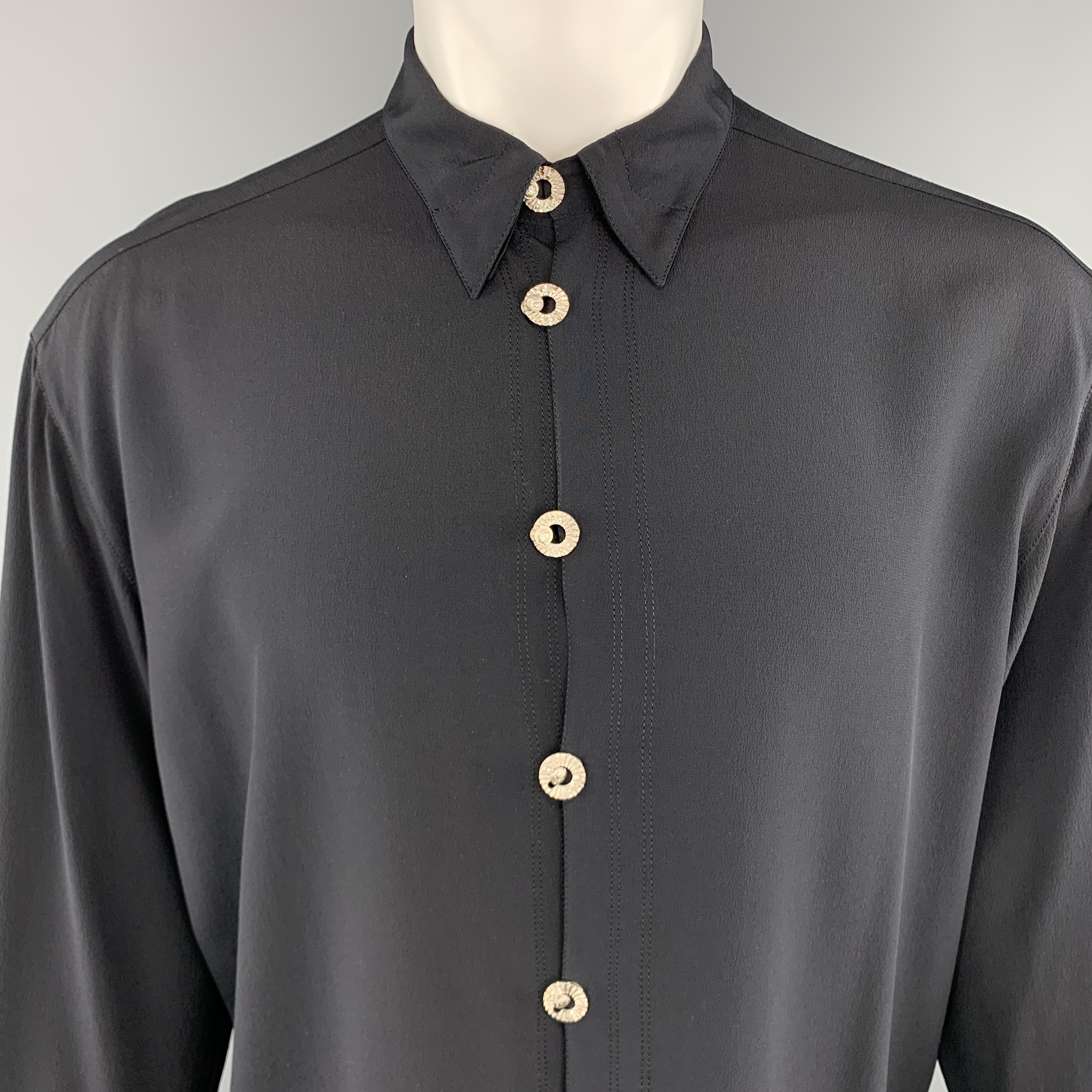 Vintage GIANNI VERSACE shirt comes in b;ack silk crepe with a pointed hidden button down collar, oversized fit, and silver tone rhinestoned medusa hook eye closures. Missing some stones. As-is. Made in Italy.

Very Good Pre-Owned Condition.
Marked: