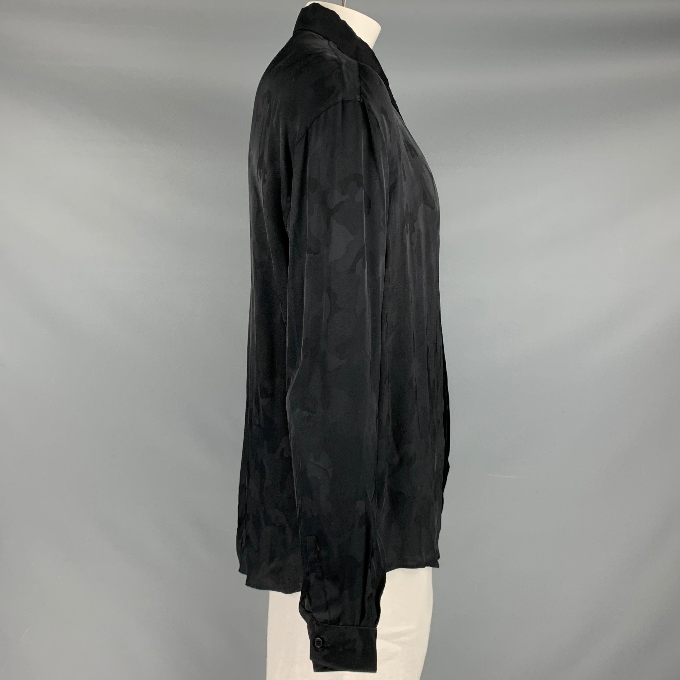 GIANNI VERSACE Size XL Black Camo Silk Hidden Placket Long Sleeve Shirt In Excellent Condition In San Francisco, CA