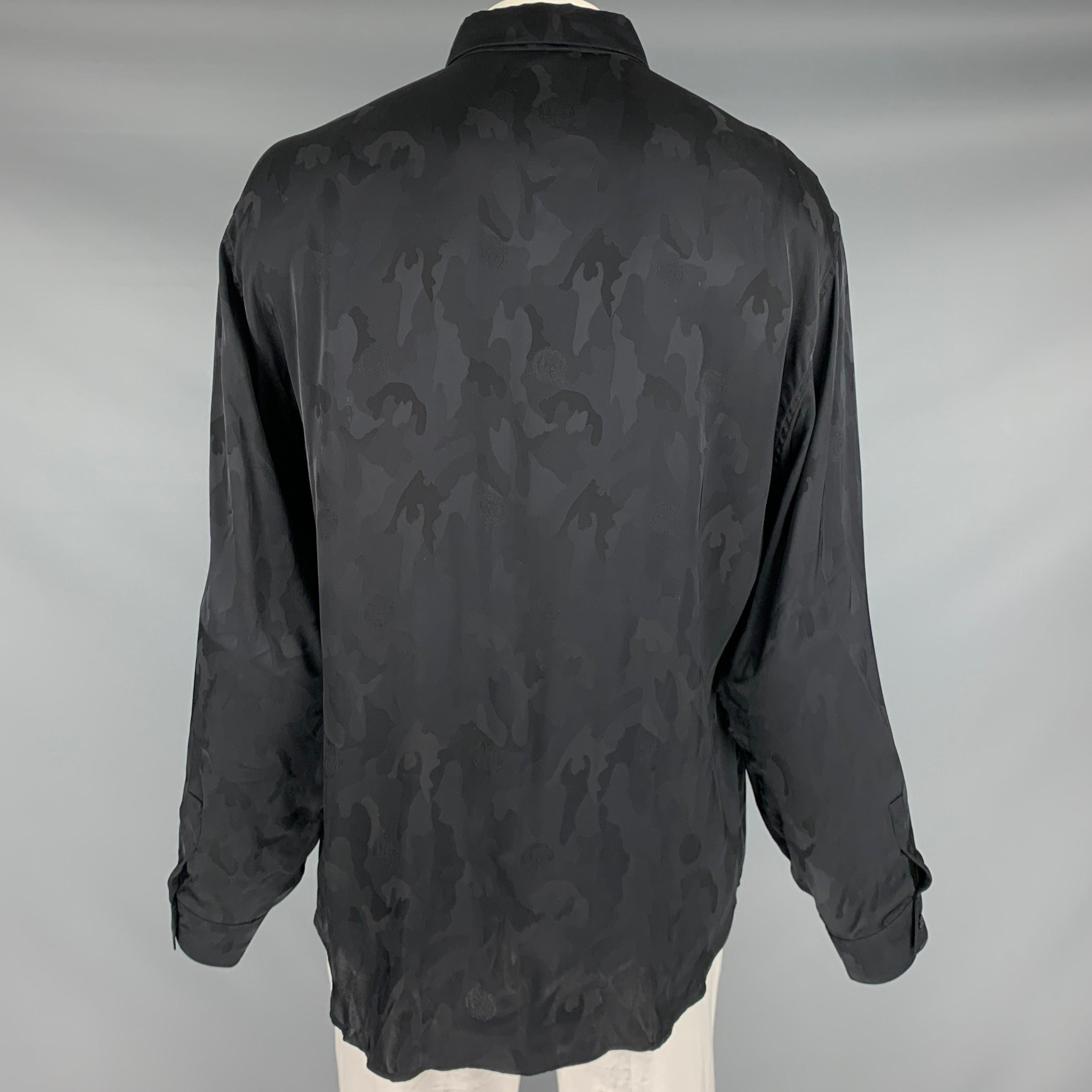 Men's GIANNI VERSACE Size XL Black Camo Silk Hidden Placket Long Sleeve Shirt