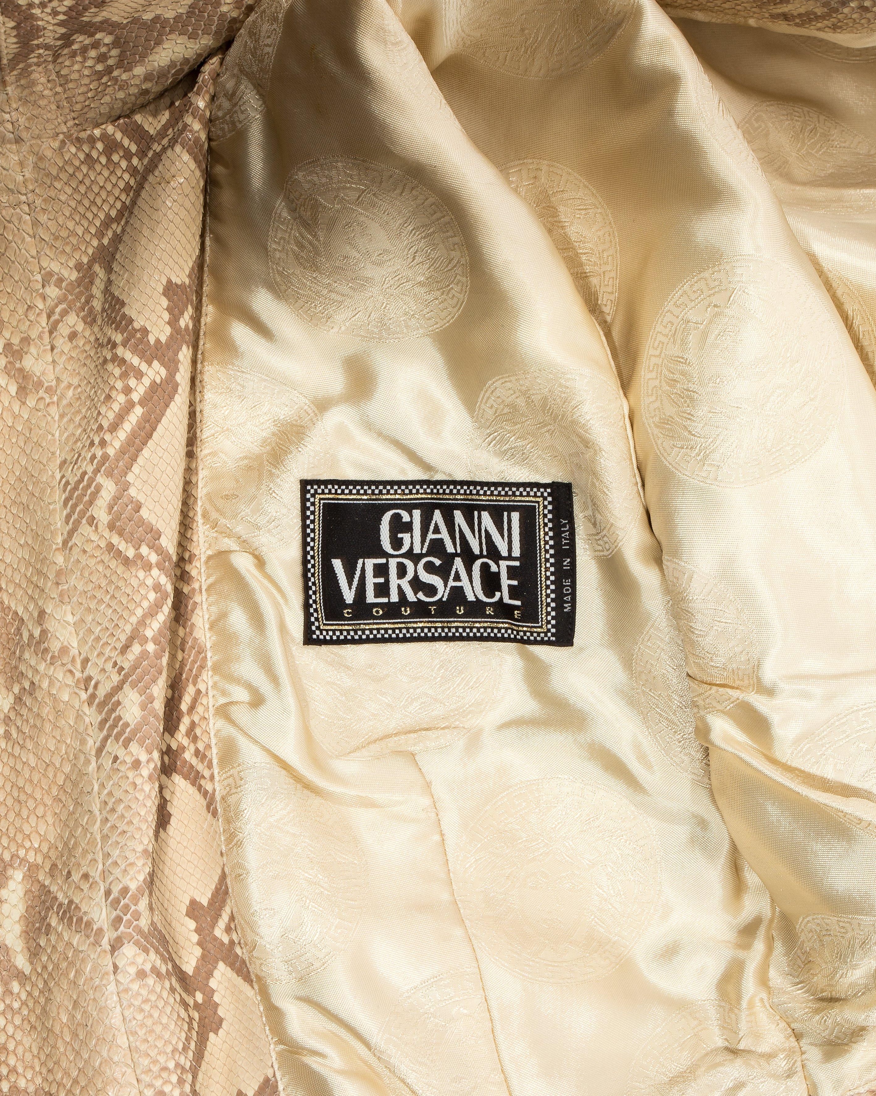 Gianni Versace - Ensemble veste motard et mini-jupe en cuir de serpent, automne-hiver 1994 en vente 4