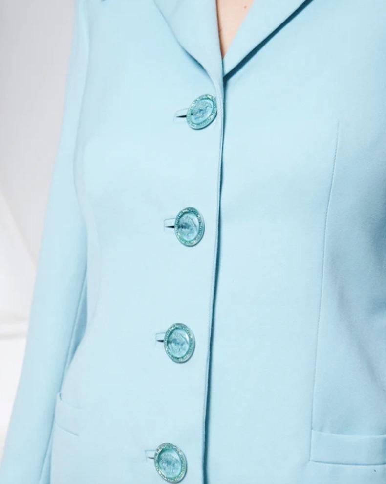Bleu Tailleur jupe avec boutons Medusa de Gianni Versace, printemps 1995 en vente