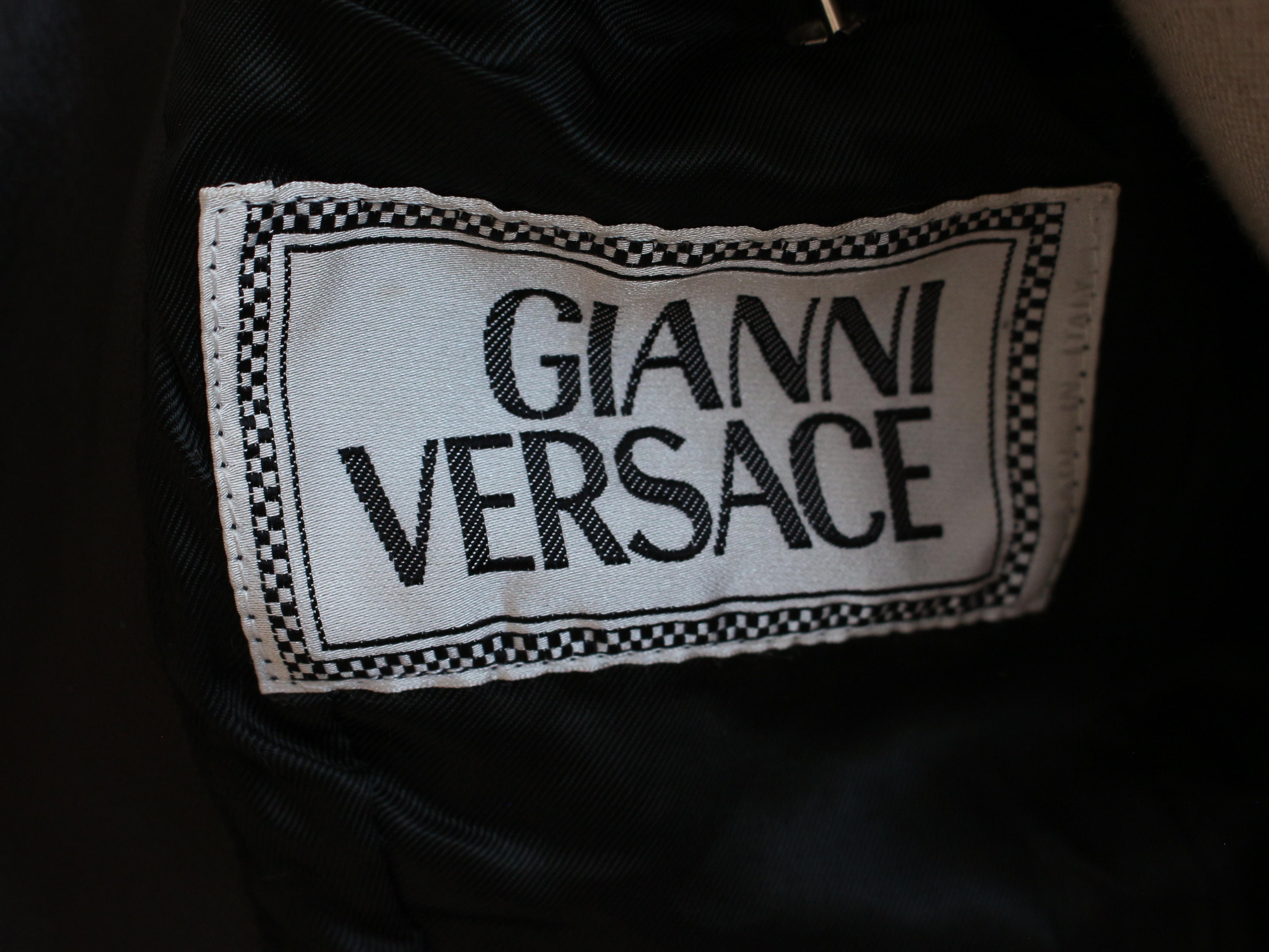 Veste en cuir à épingles de sécurité Gianni Versace printemps/été 1994 en vente 11