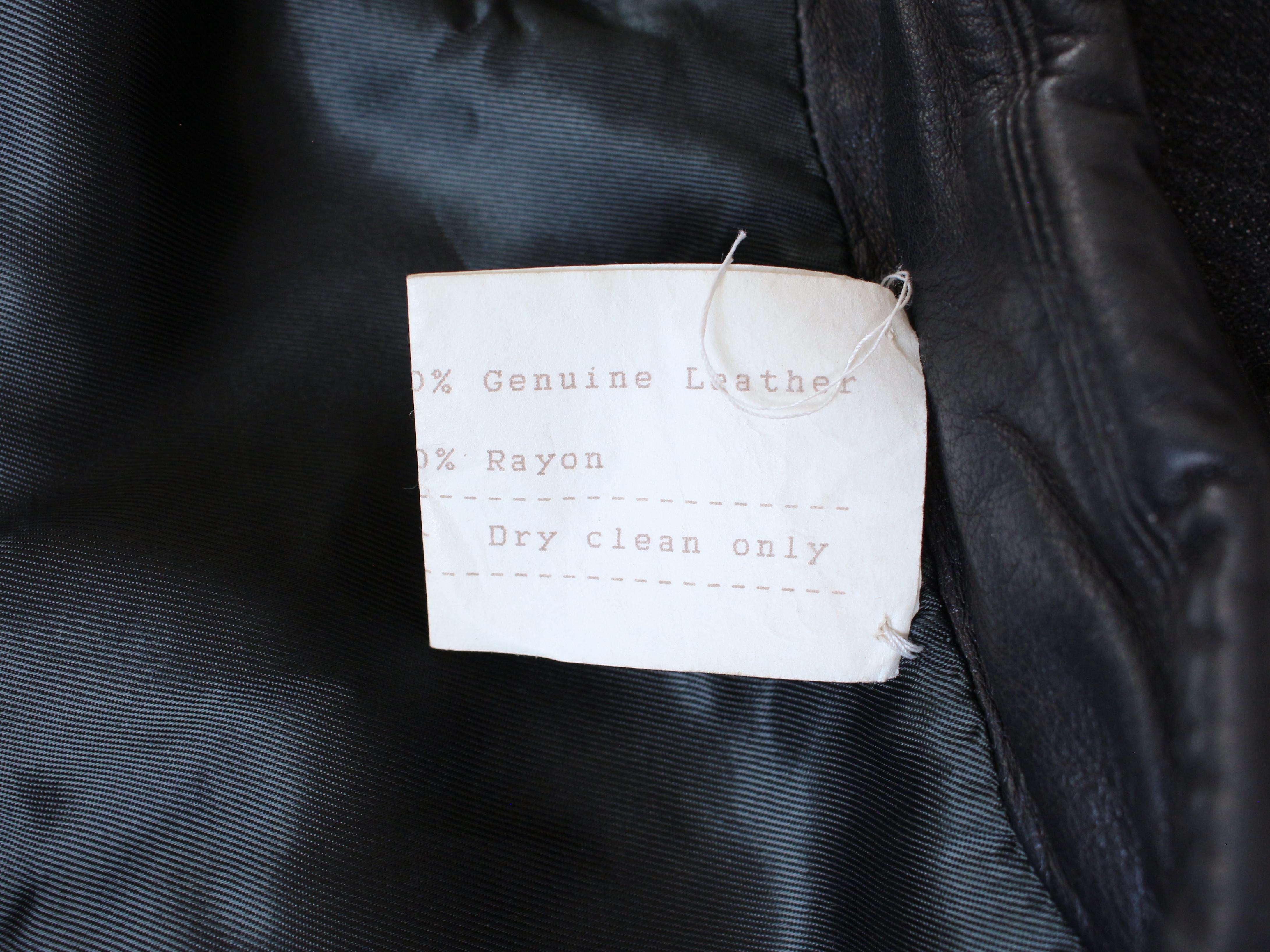 Veste en cuir à épingles de sécurité Gianni Versace printemps/été 1994 en vente 12