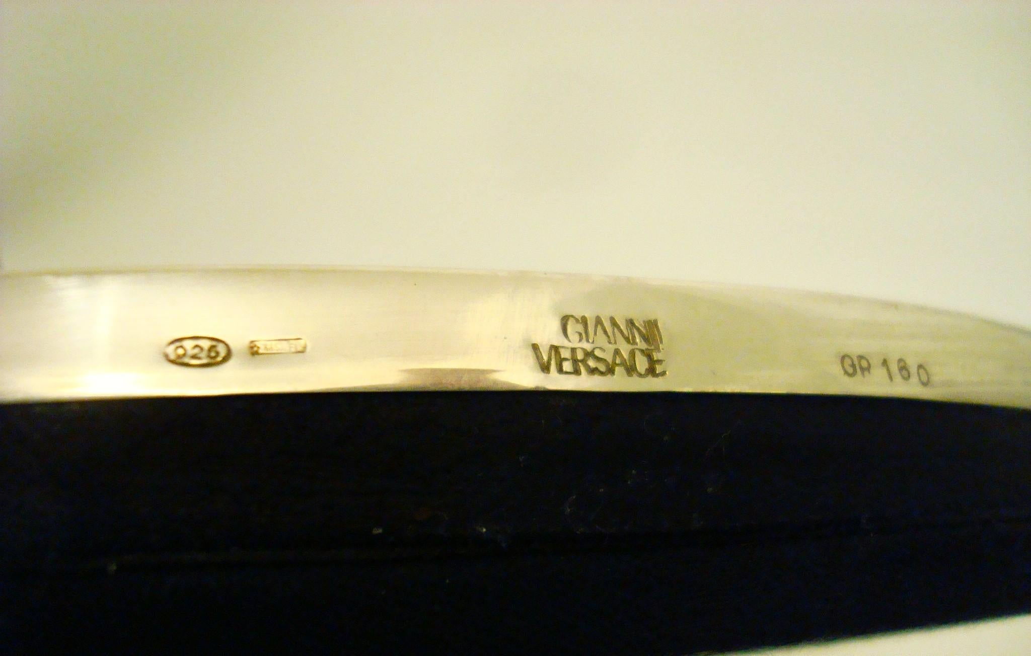 Gianni Versace Fotografía / Foto / Marco redondo de plata de ley Años 90 en venta 11