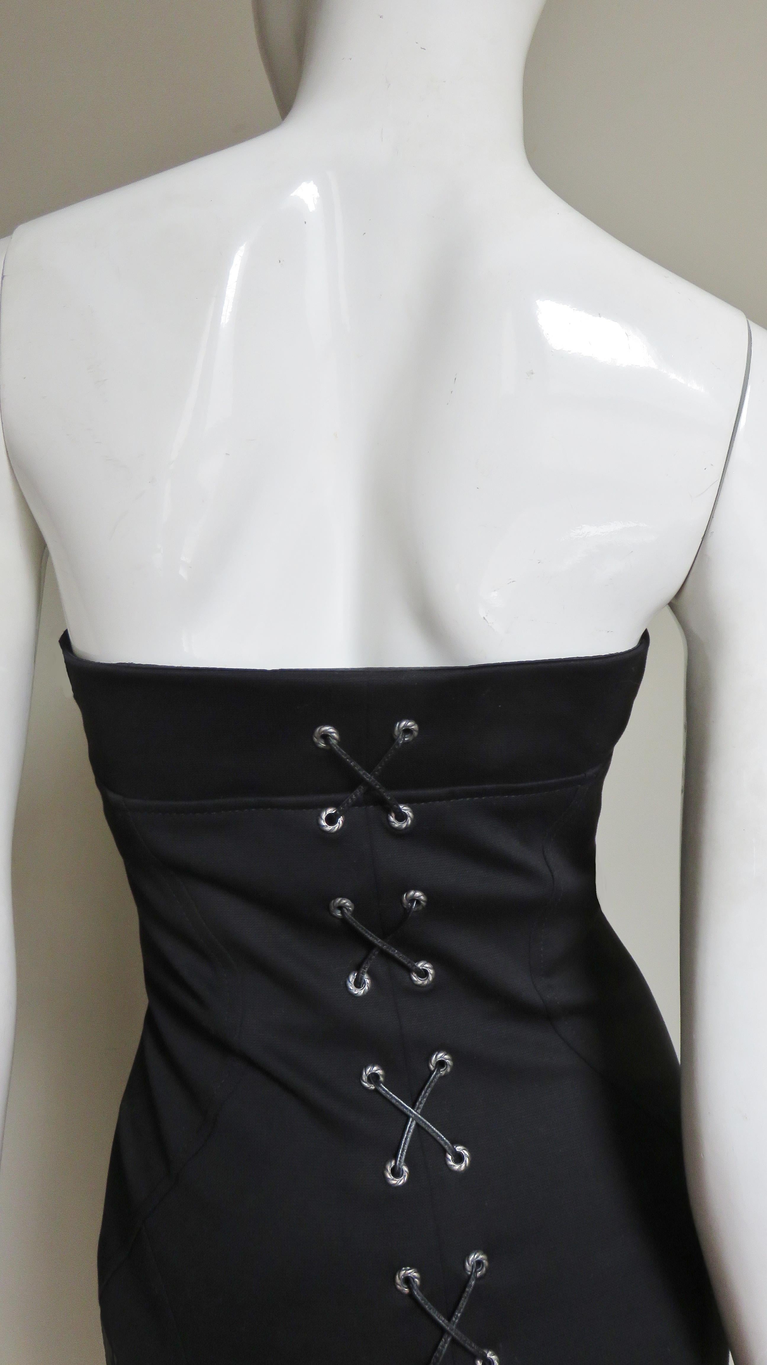Gianni Versace, robe bustier à lacets, neuve en vente 8