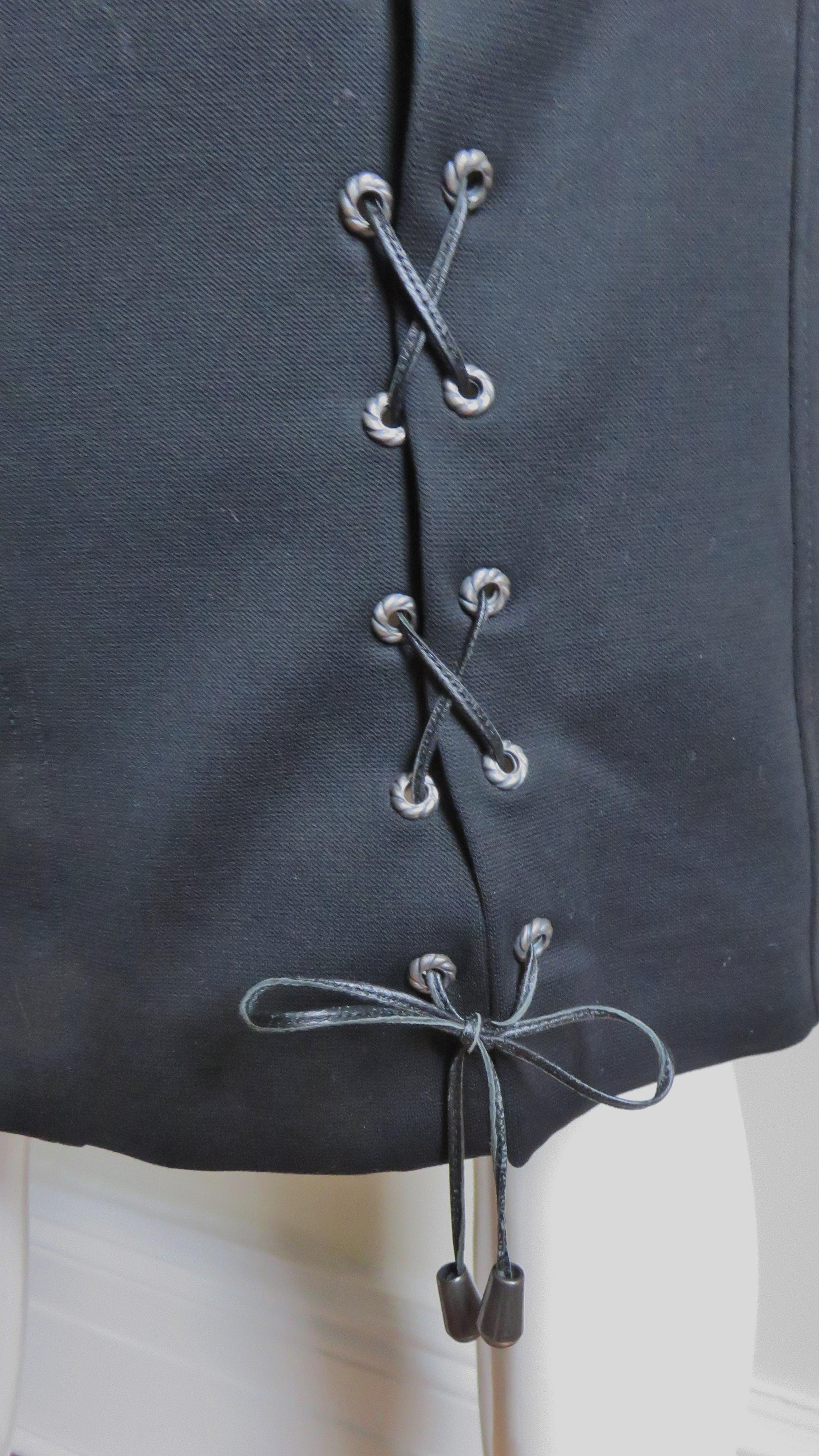 Gianni Versace, robe bustier à lacets, neuve en vente 10