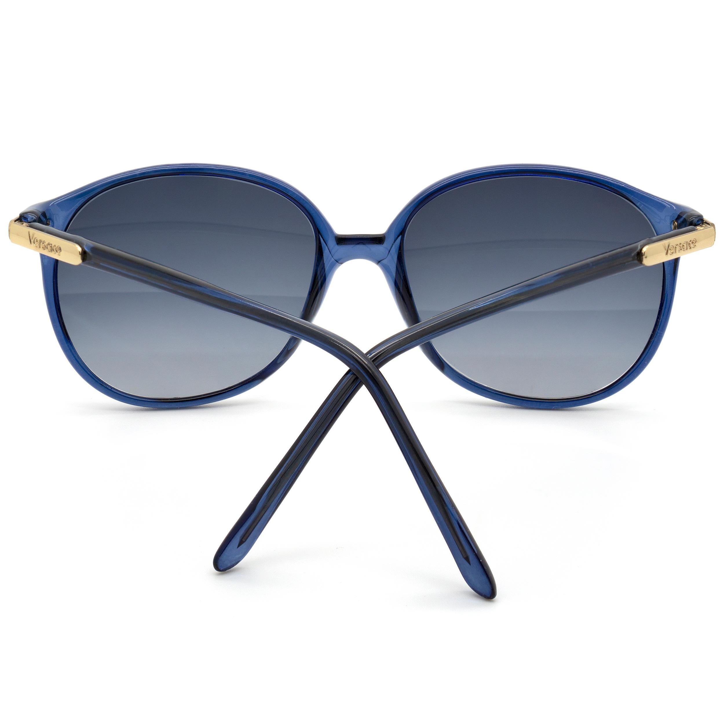 Gianni Versace sunglasses for women In New Condition For Sale In Santa Clarita, CA