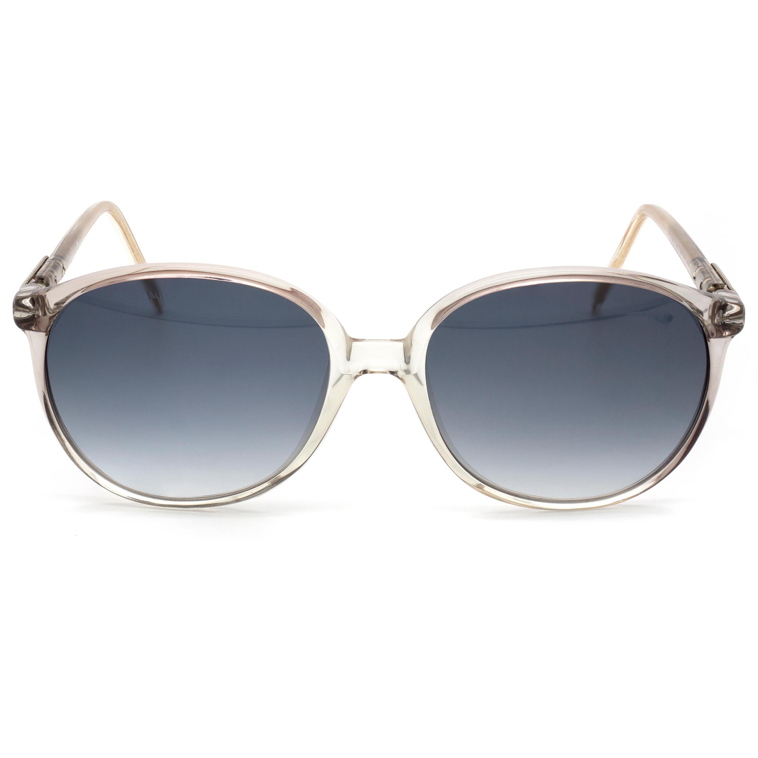 MAKE: Gianni Versace
MODEL: 294 - 60K
MADE IN: Italy
ERA: 1980s
CONDITION: New Old Stock [never worn]

DIMENSIONS:
Lens width: 54 mm  /  2 1/8 in
Lens height: 45 mm  /  1 3/4 in
Bridge: 16 mm  /  5/8 in
Temple-to-temple width: 135 mm  /  5 5/16