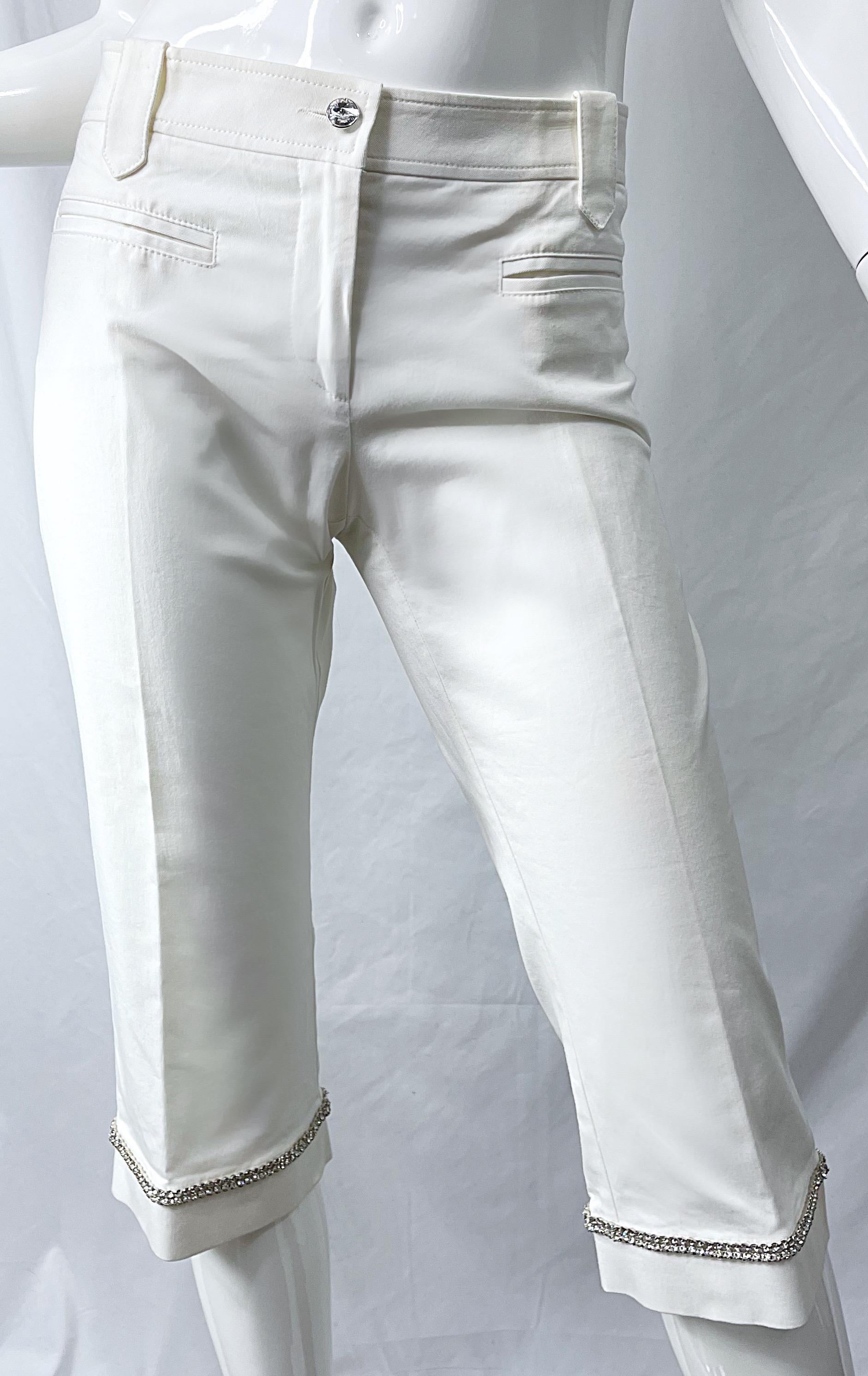 Gianni Versace Sz 44 / 8 Spring Summer 2005 White Rhinestone Bermuda Capri Pants For Sale 4