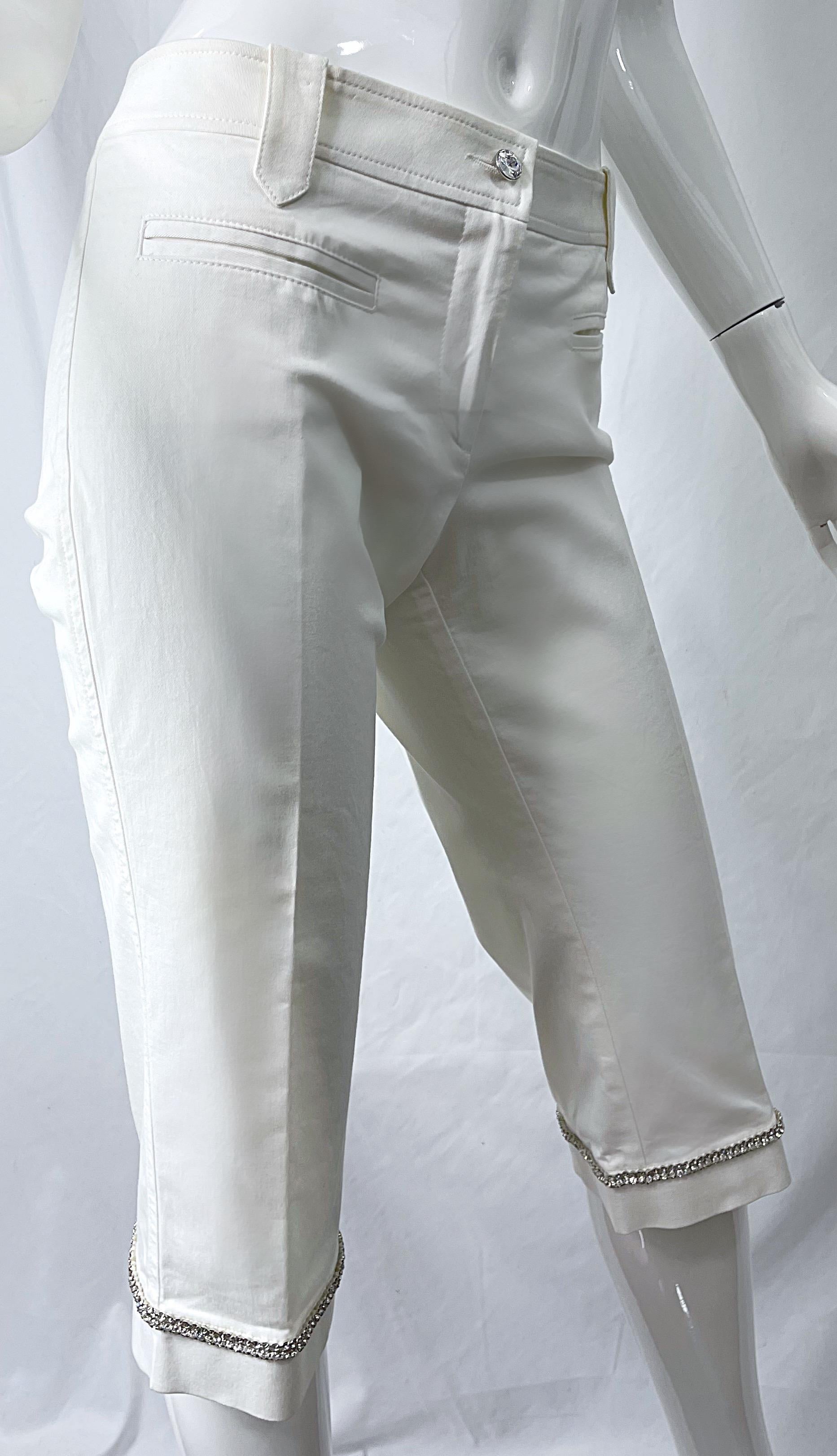 Gray Gianni Versace Sz 44 / 8 Spring Summer 2005 White Rhinestone Bermuda Capri Pants For Sale