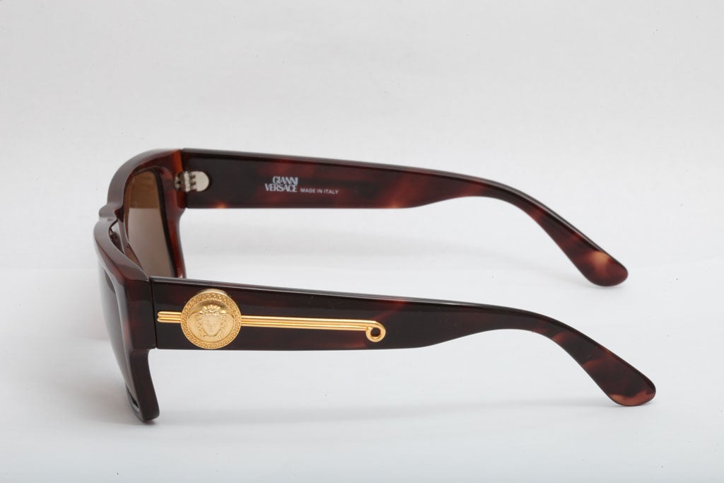 Brown Gianni Versace Tortoise Sunglasses Mod 372/DM For Sale