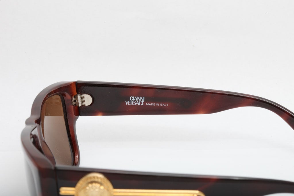 Gianni Versace Tortoise Sunglasses Mod 372/DM In Excellent Condition For Sale In Chicago, IL