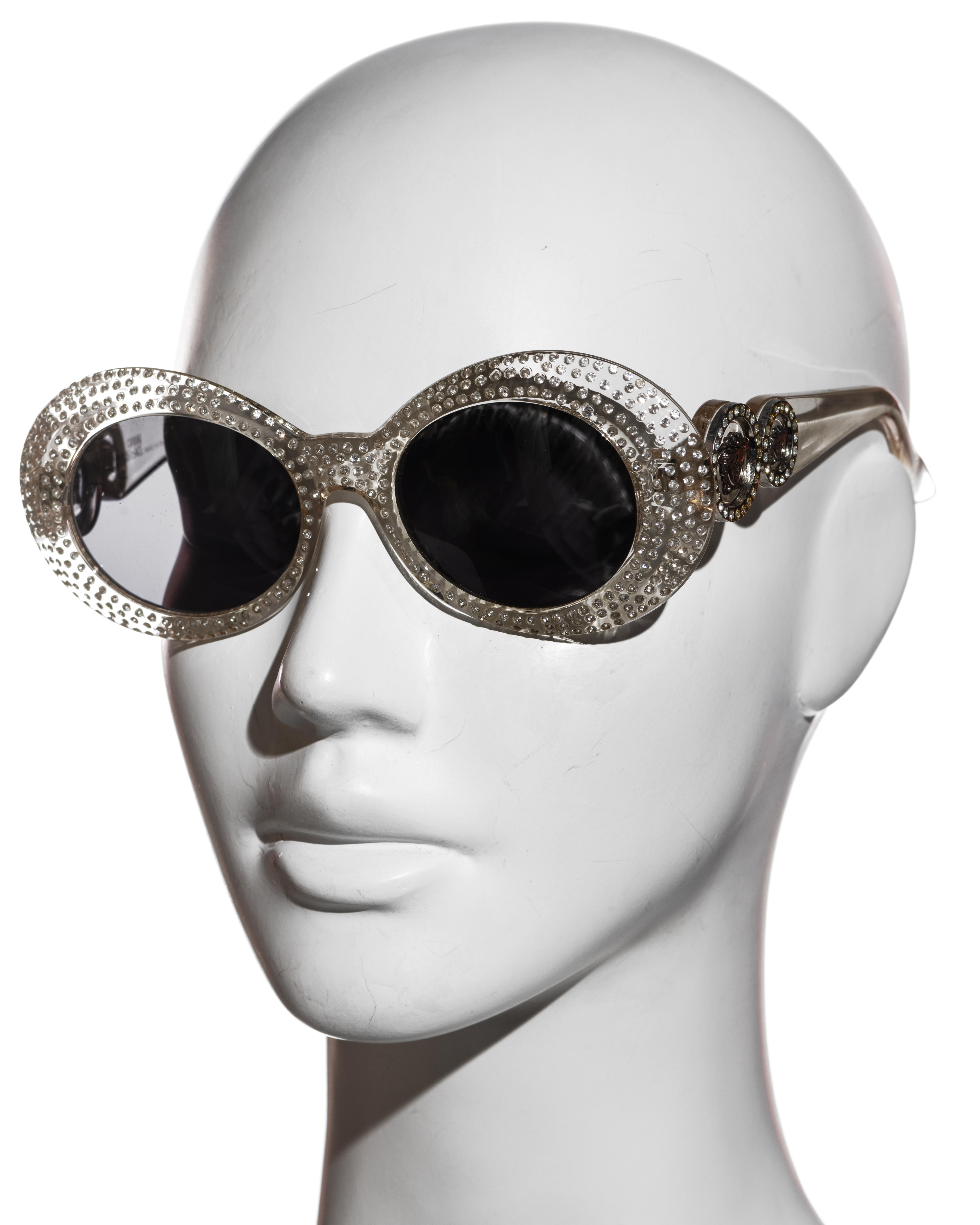 ▪ Gianni Versace unisex clear frame rhinestone sunglasses 
▪ Large round frames
▪ Dark lenses 
▪ Silver rhinestone Medusa detail on the temples 
▪ Fall-Winter 1996
