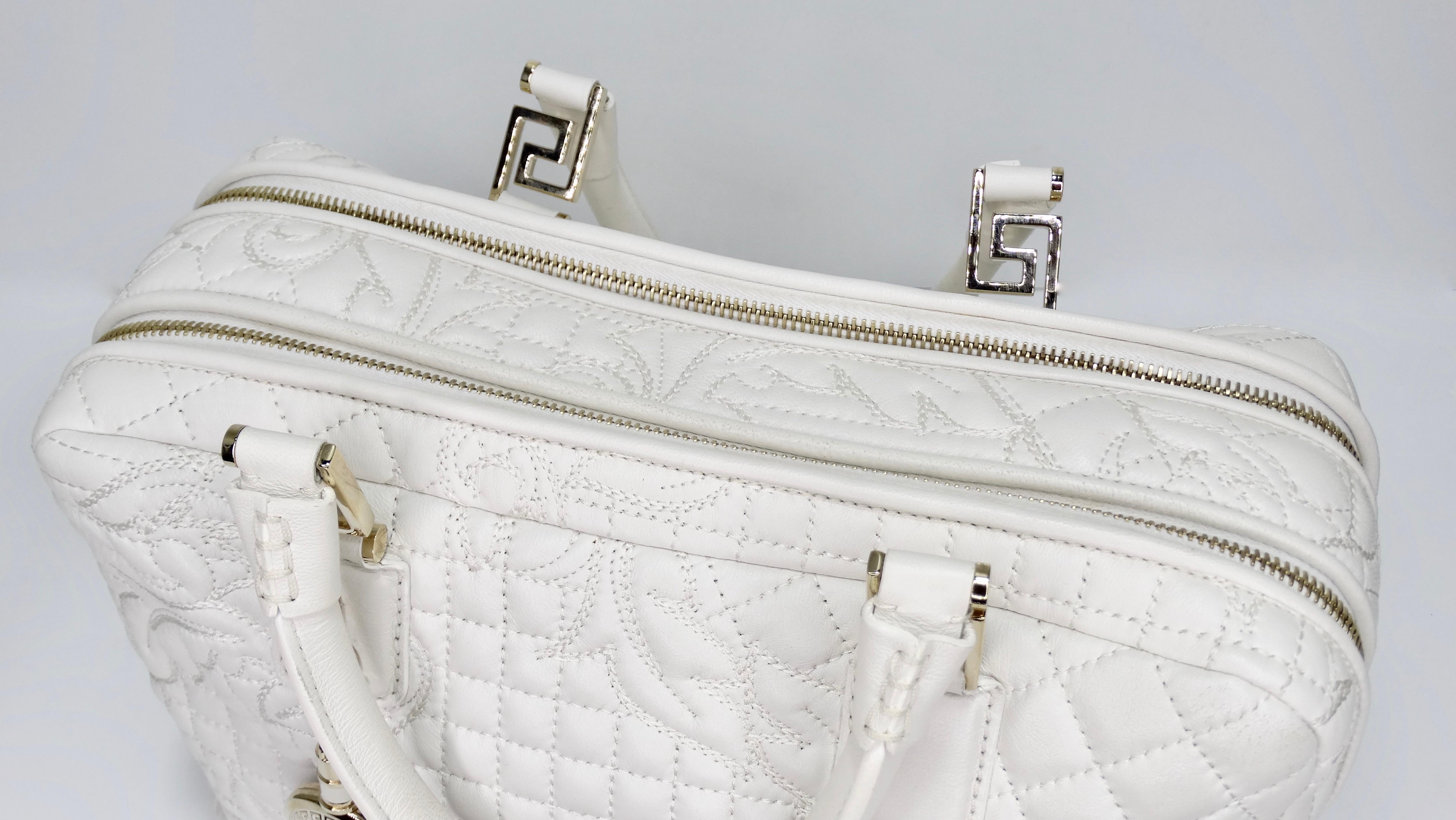 Gianni Versace Vanitas Gesteppte Handtasche (Grau) im Angebot